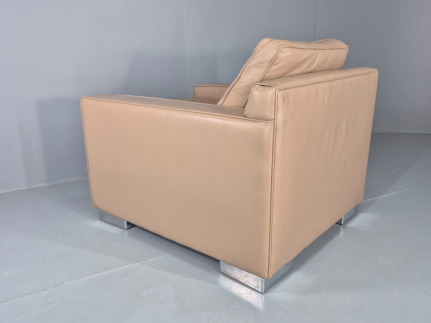 Vintage Leather Cube Chair Moores Interiors Bespoke Build Quality EB11997