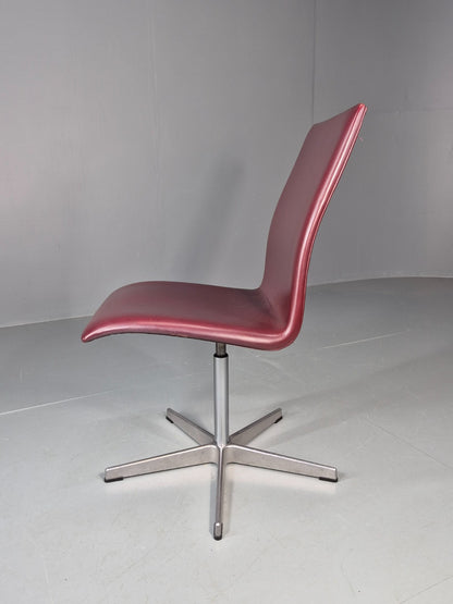 Vintage Fritz Hansen Oxford Chair Arne Jacobsen Design 2004 MCM EB11752 MSWI