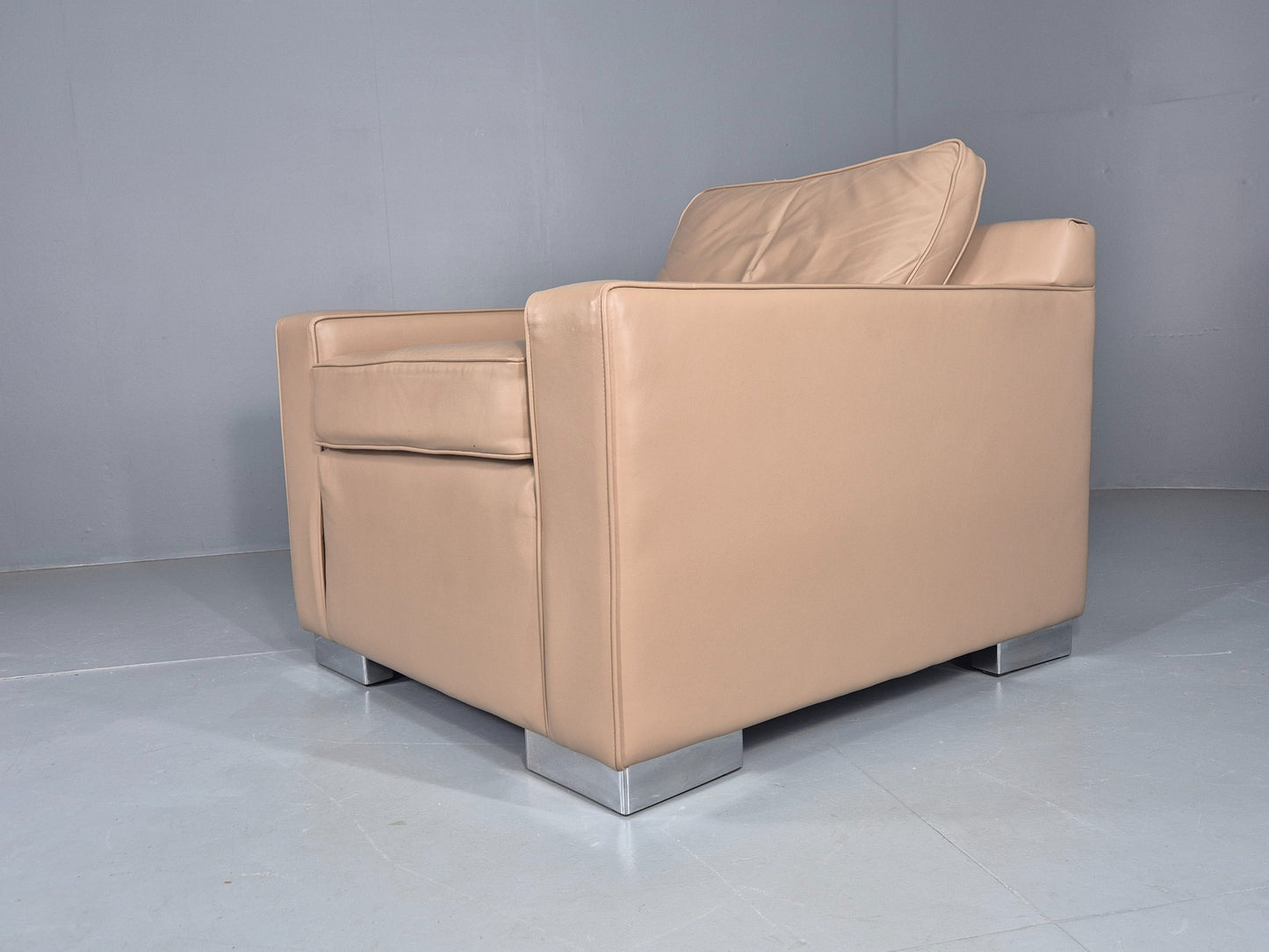 Vintage Leather Cube Chair Moores Interiors Bespoke Build Quality EB11997