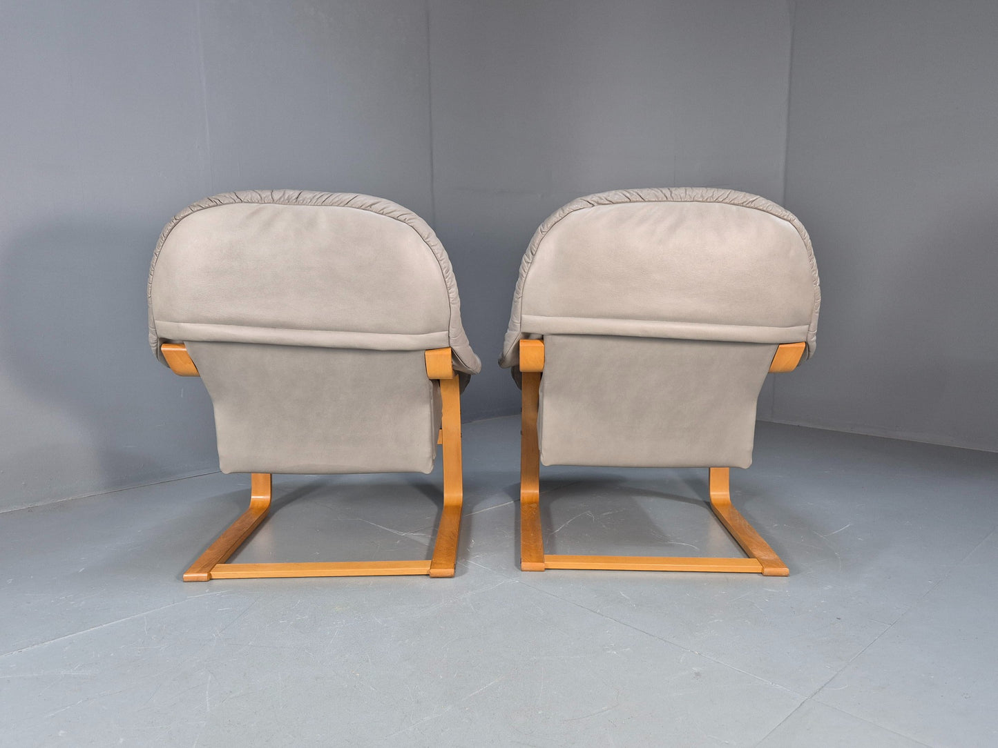 2 Vintage 1980s Leather Lounge Chairs Bentwood Frames Danish Retro MCM EB09253