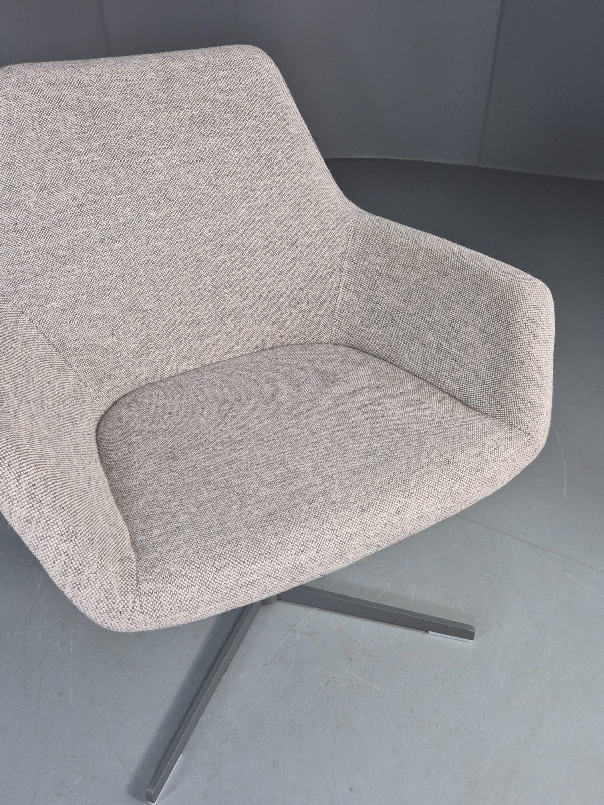 Vintage Swivel Tub Chair Hitch Mylius Modern Design Retro Cream  EB12842