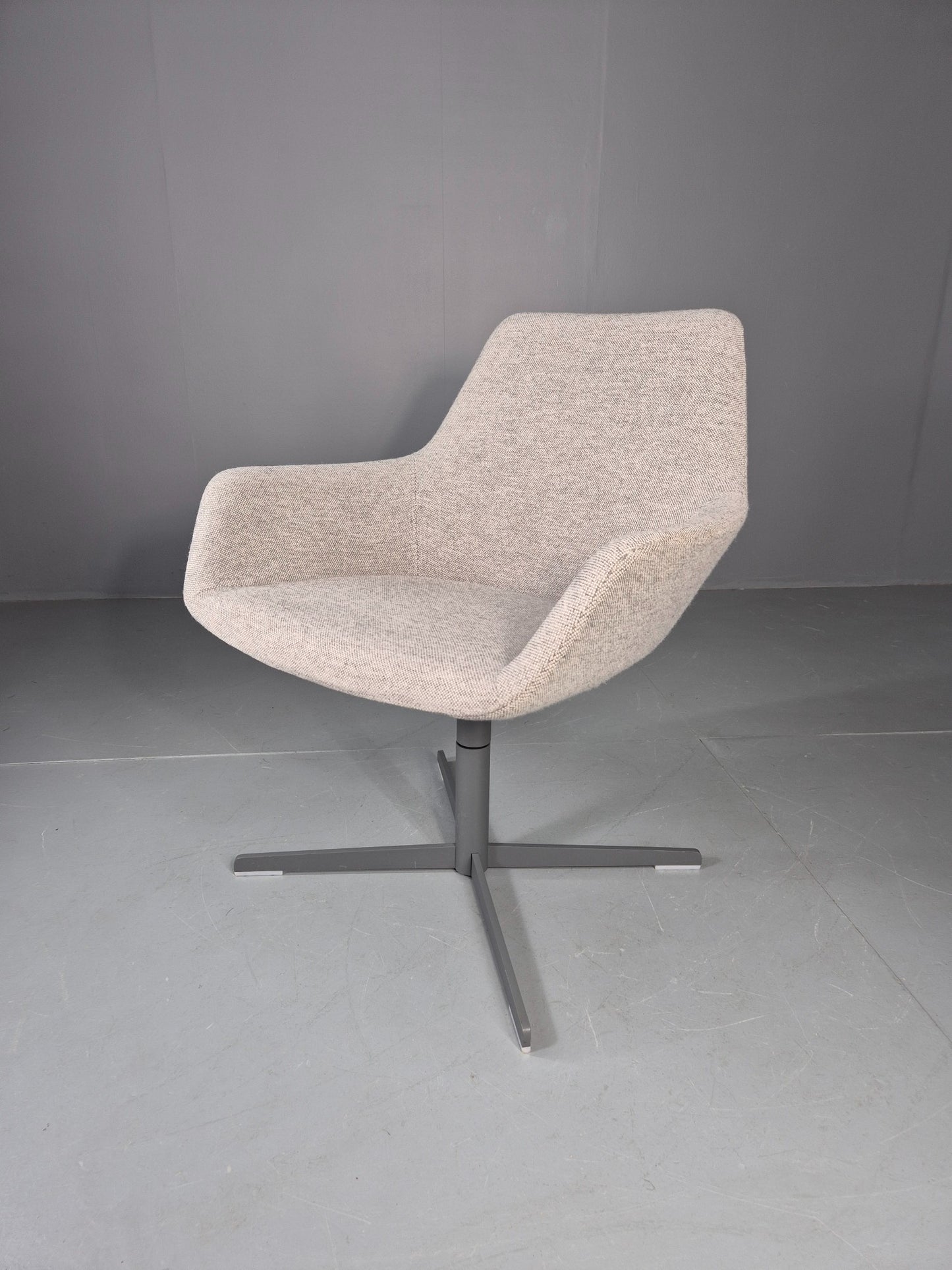Vintage Swivel Tub Chair Hitch Mylius Modern Design Retro Cream EB12841
