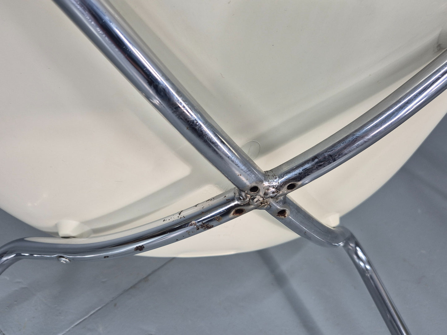 3 Vintage Orbit Chairs Moulded Plastic and Chrome Modern Design EB12131