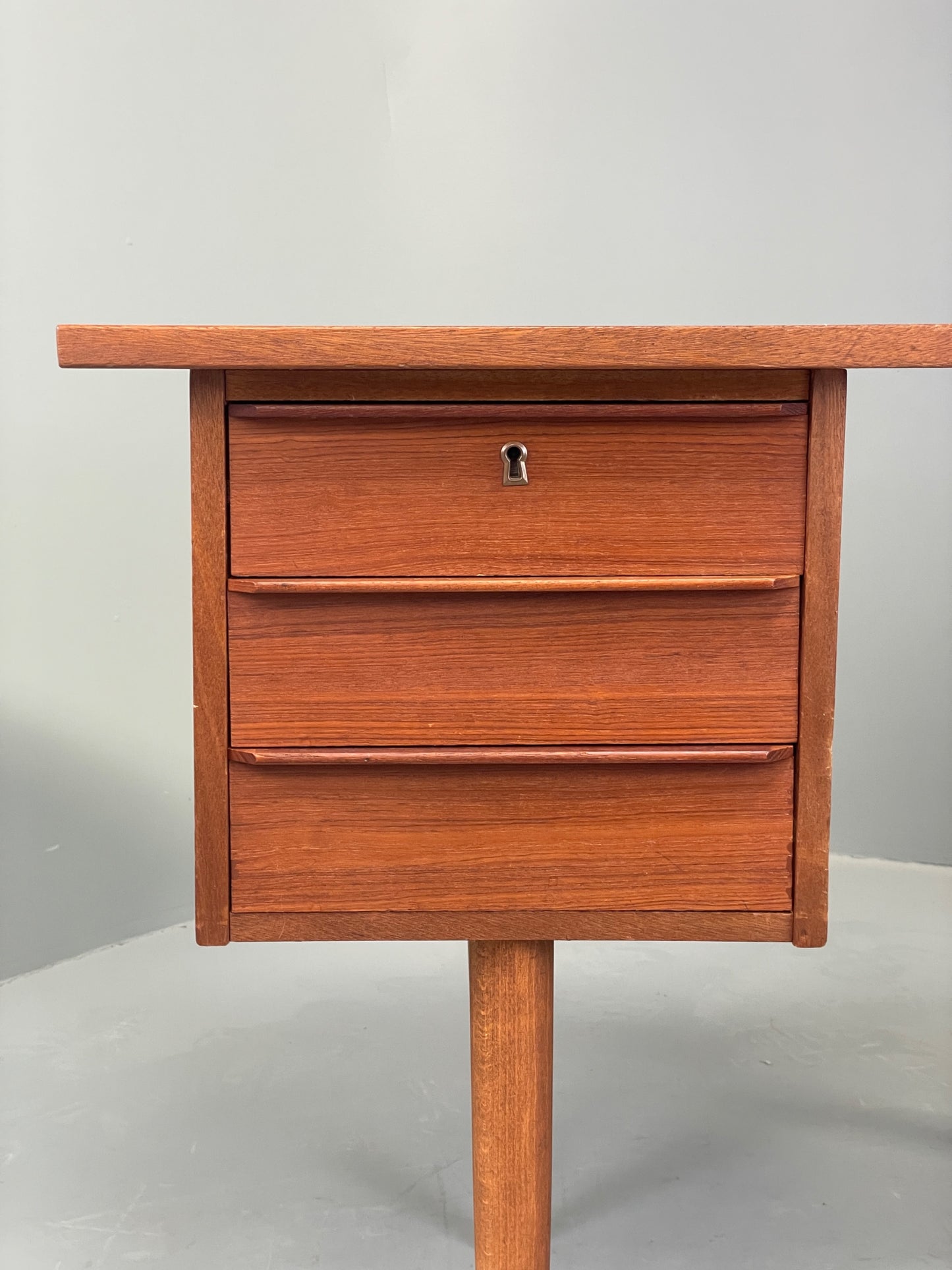 Vintage Danish Teak Desk Mid Century Retro Drawers Beech Legs EB12334