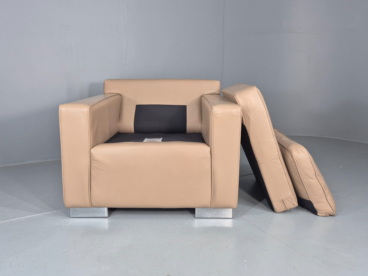 Vintage Leather Cube Chair Moores Interiors Bespoke Build Quality EB11997