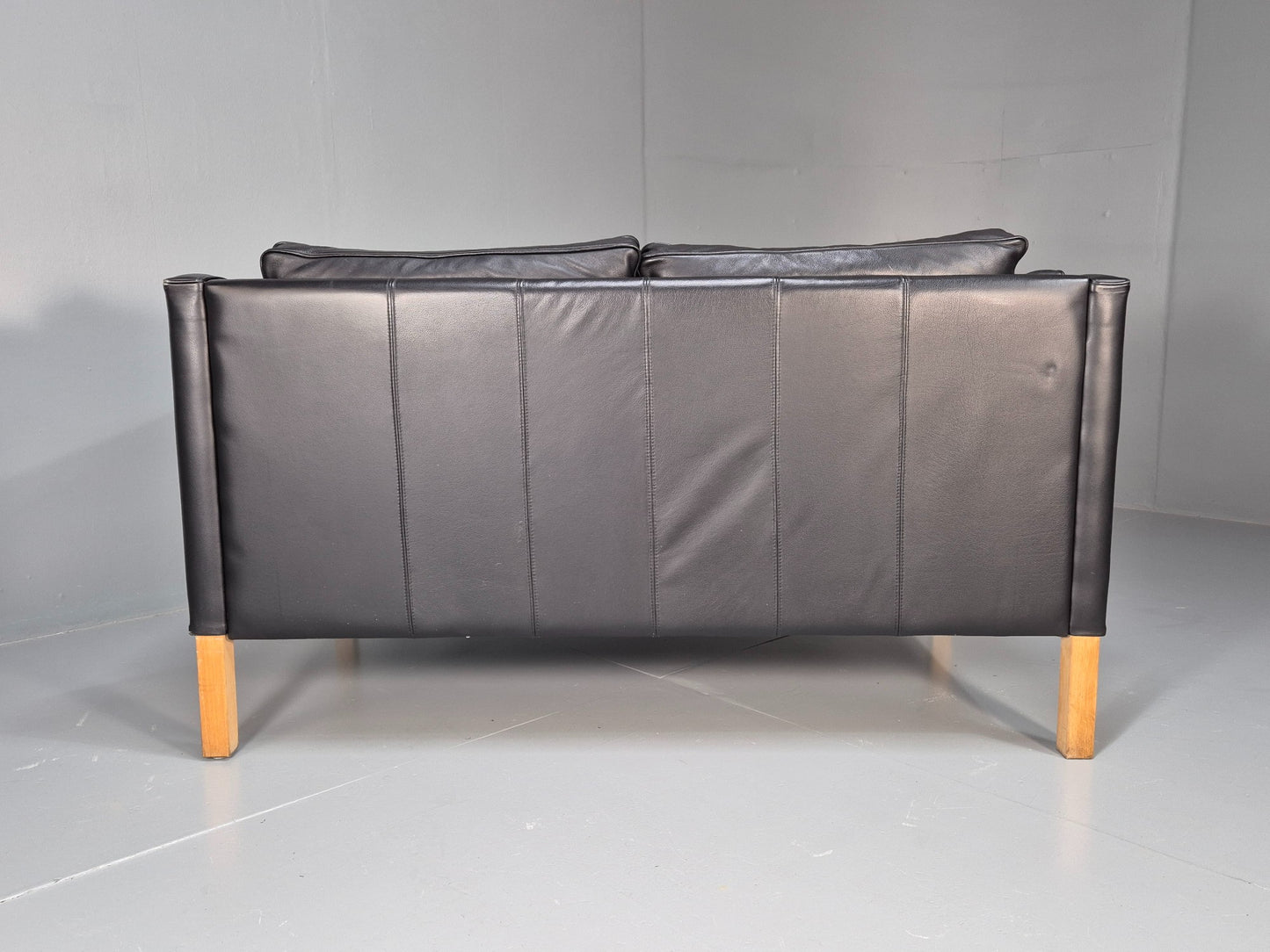 Vintage 2 Seater Sofa Black Leather 1980s Retro Mid Century Style EB08614