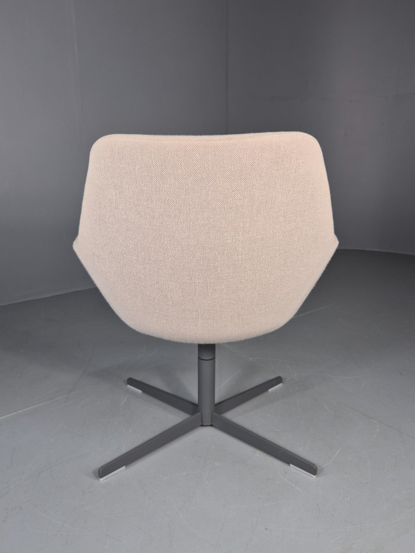 Vintage Swivel Tub Chair Hitch Mylius Modern Design Retro Cream EB12851