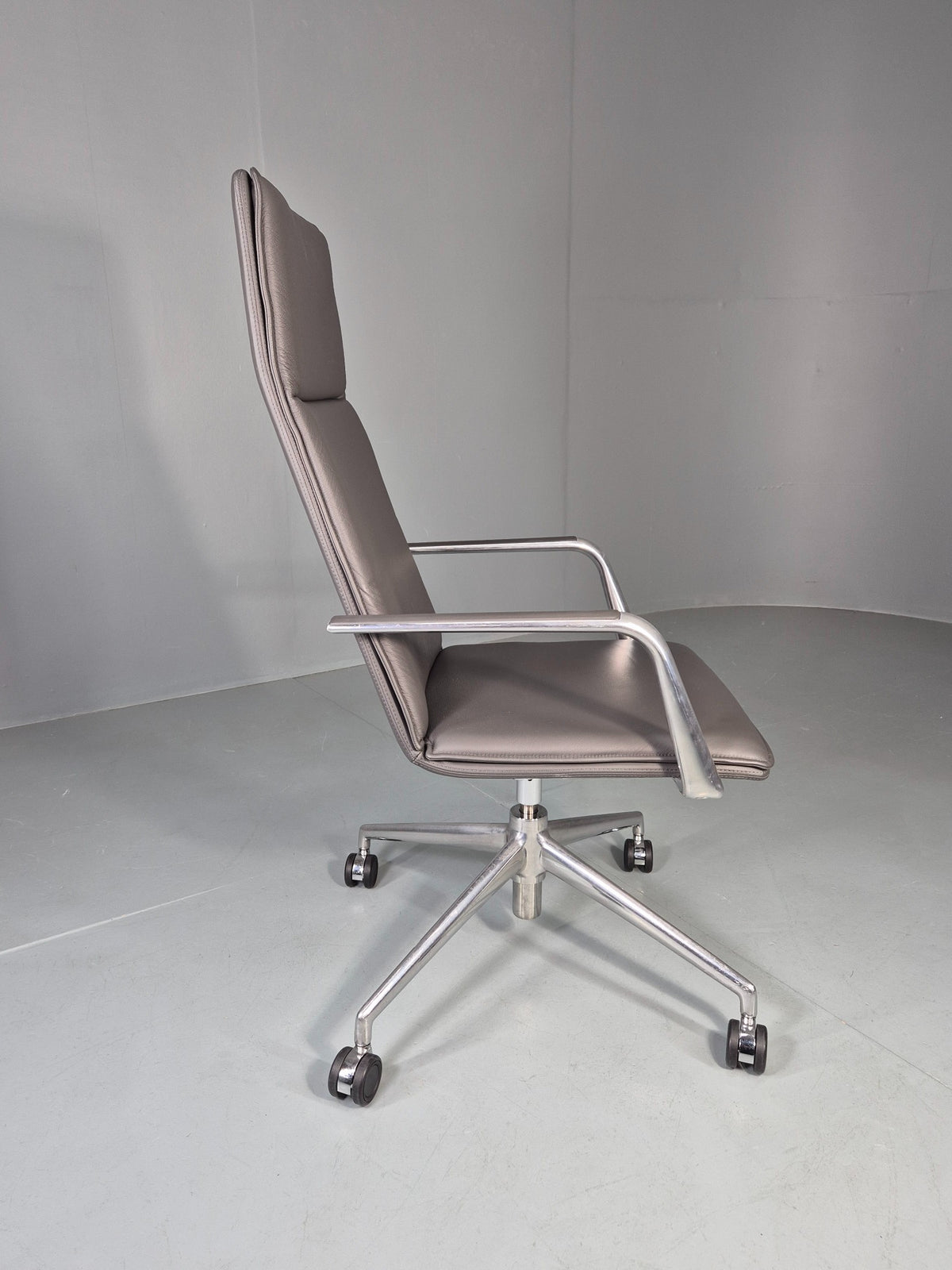 Modern Design Brunner Finasoft Conference Chair Grey Leather EB12995