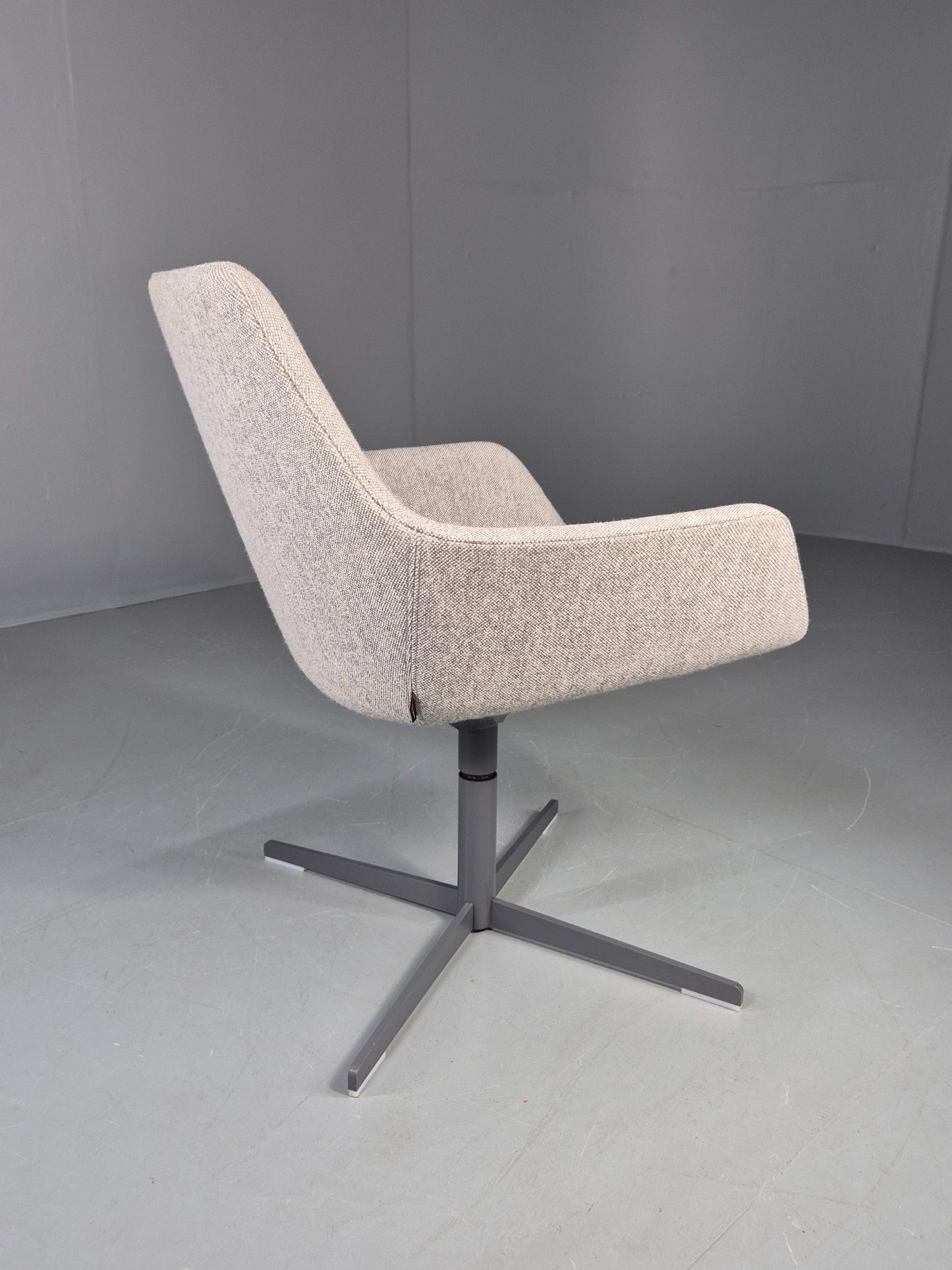 Vintage Swivel Tub Chair Hitch Mylius Modern Design Retro Cream EB12844