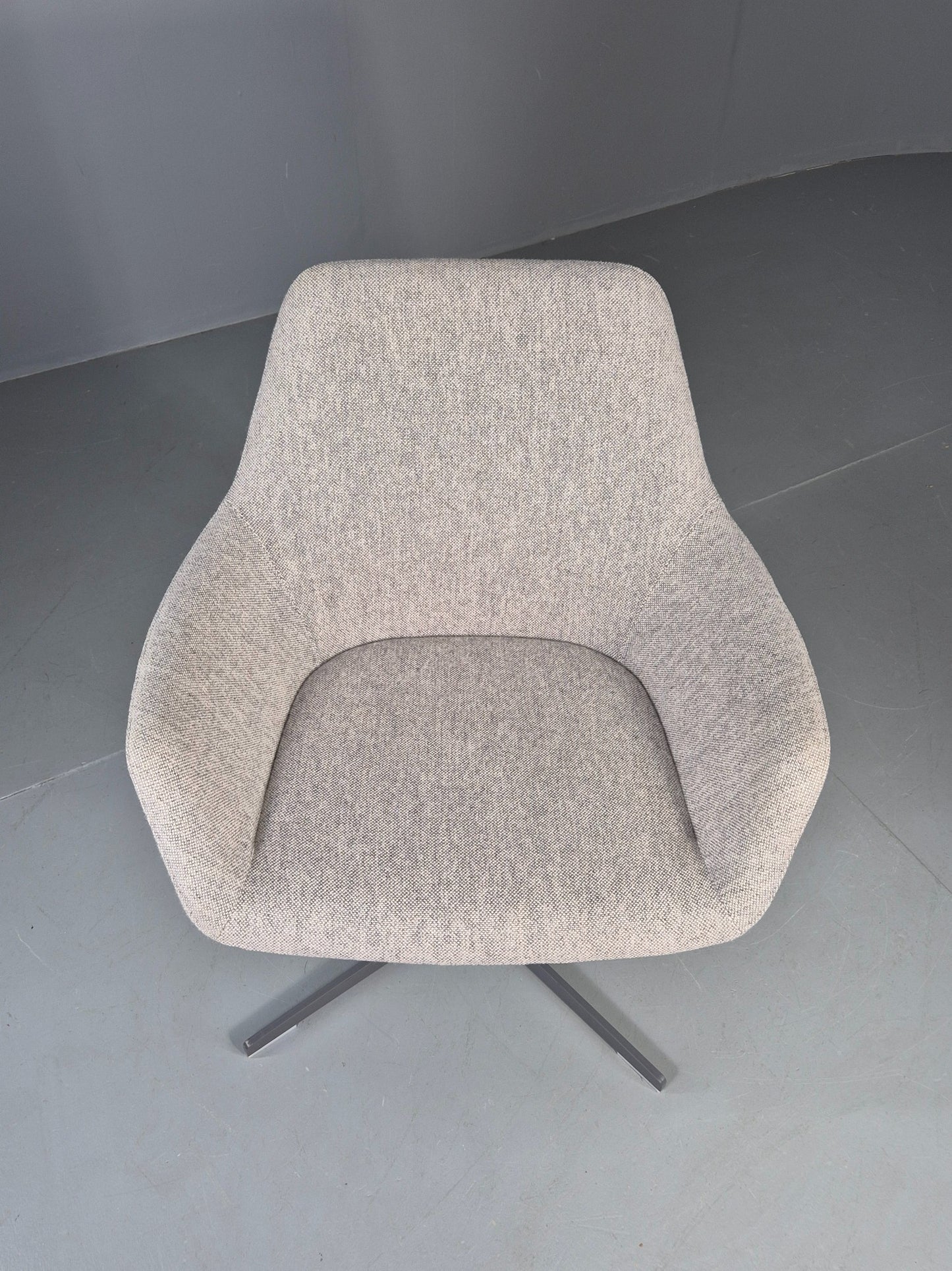 Vintage Swivel Tub Chair Hitch Mylius Modern Design Retro Cream EB12844