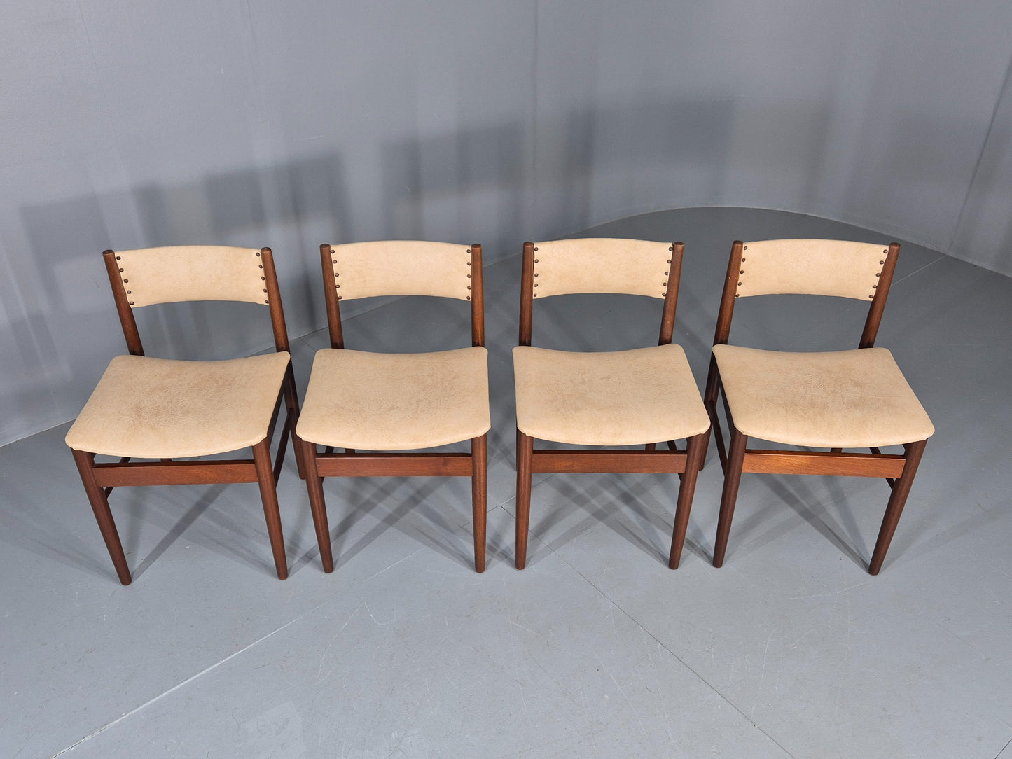 4 Vintage Scandart Dining Chairs Cream Vinyl Teak Frame 1960s MCM Retro EB12188