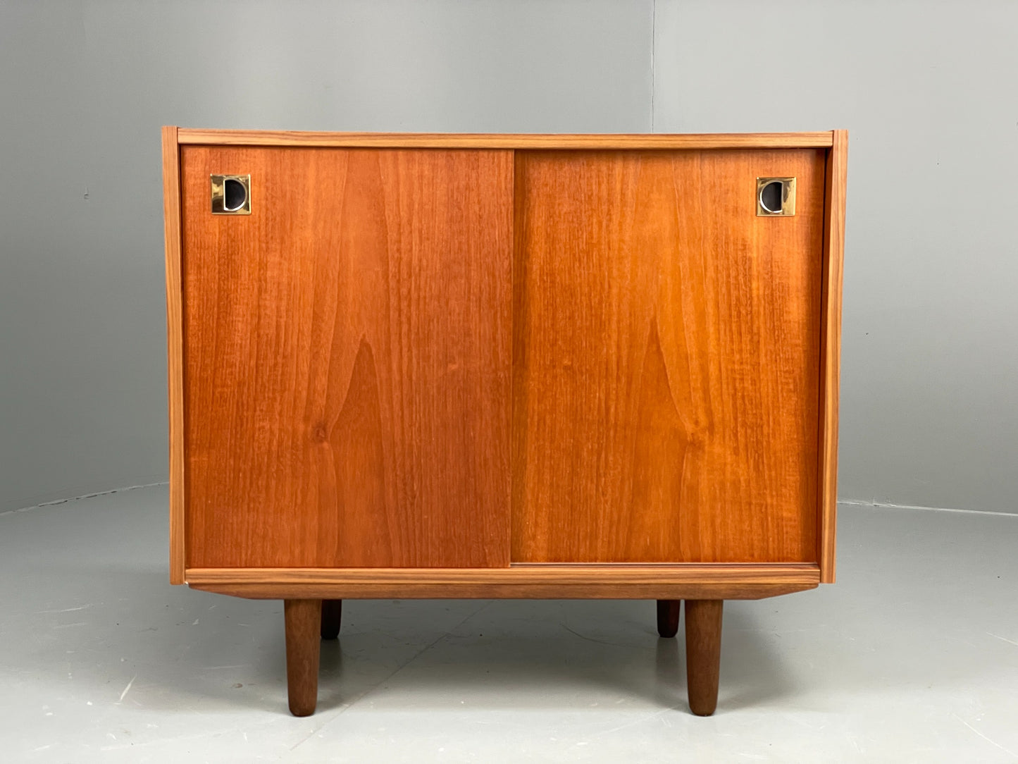 Vintage 1970s Teak Cabinet Sliding Doors Retro Handles Shelving EB11503