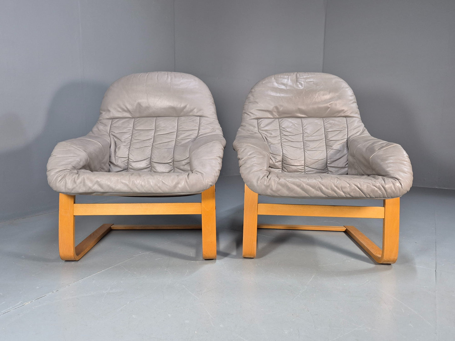 2 Vintage 1980s Leather Lounge Chairs Bentwood Frames Danish Retro MCM EB09253