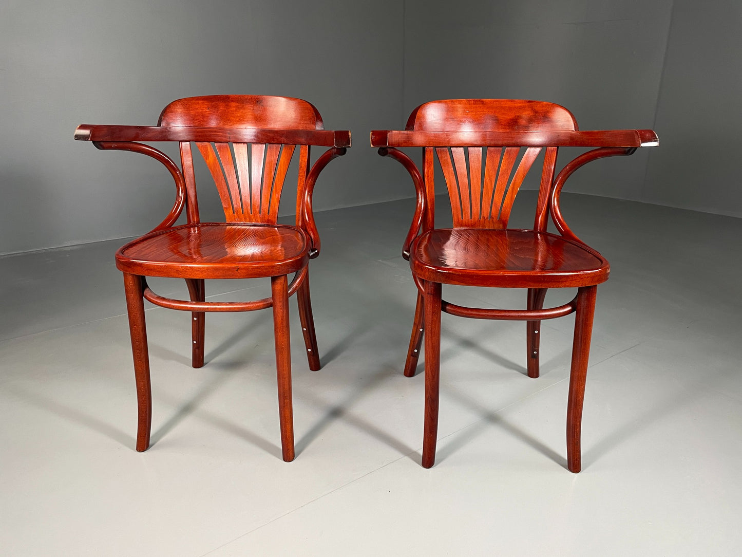 2 Thonet Style Bistro Chairs Mahogany Coloured Vintage EB06523