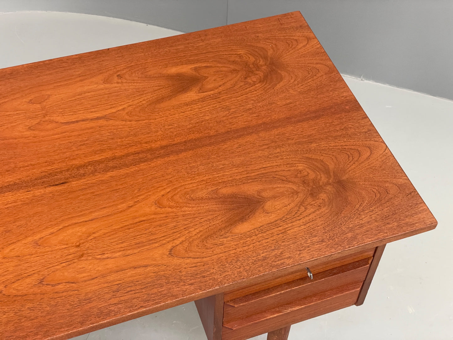 Vintage Danish Teak Desk Mid Century Retro Drawers Beech Legs EB12334