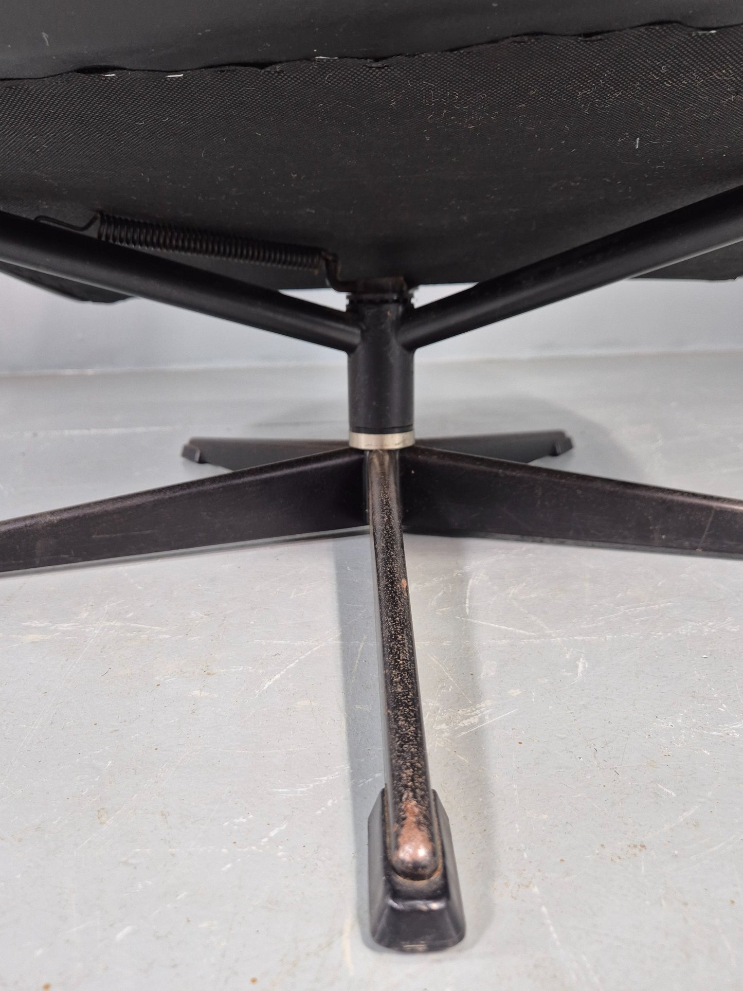 Vintage Black vinyl swivel Chair after the Press Room Chair Rietveld MCM EB06200