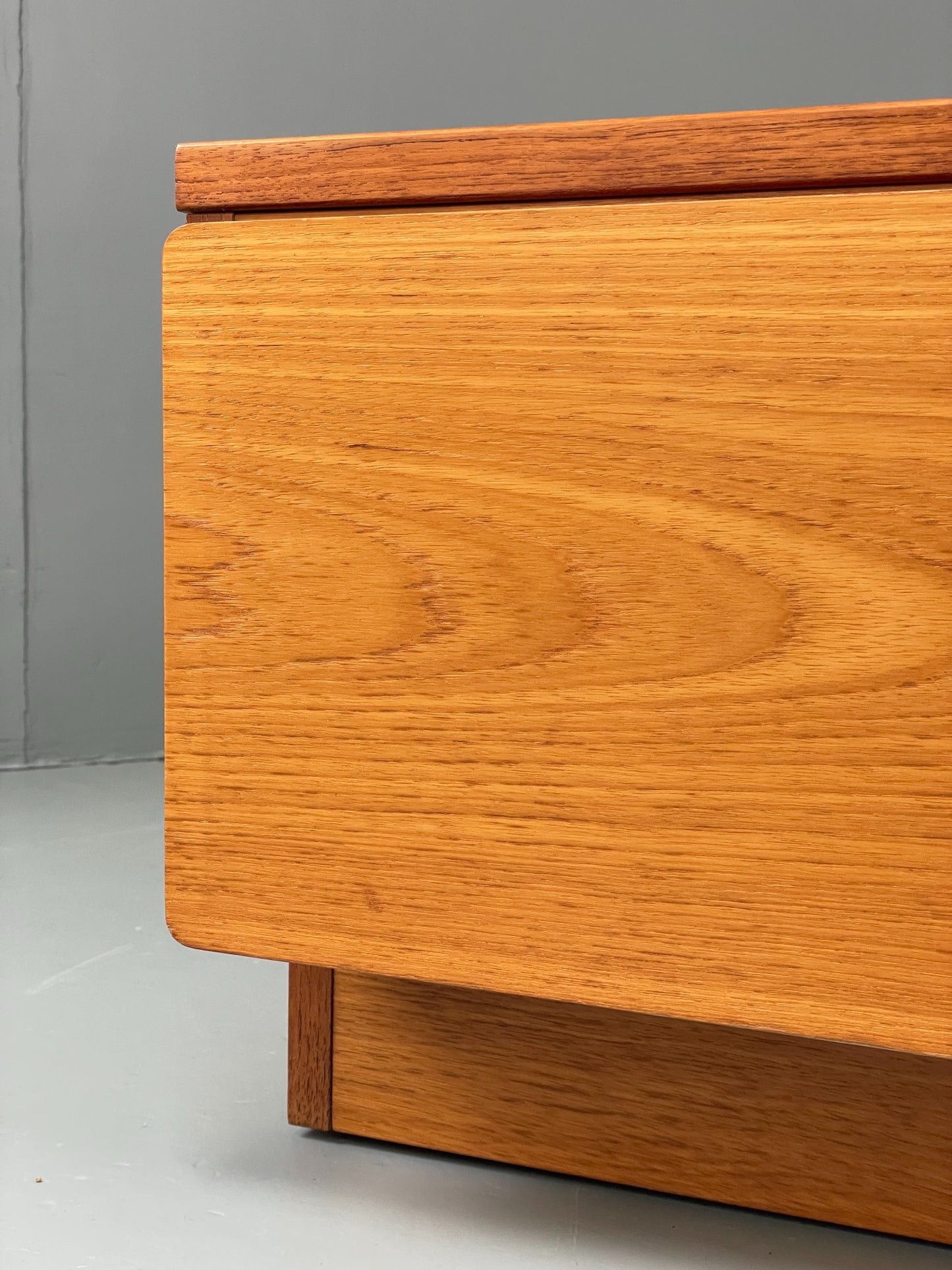 Vintage Teak Drawer TV Unit By Beaver & Tapley 1980s Retro EB12824