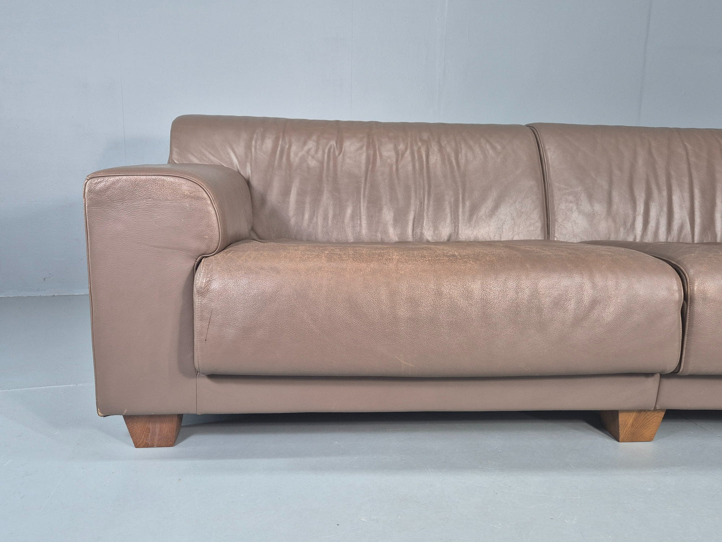 Vintage 3 seater sofa Leather Upholstery Modern Design EB12478