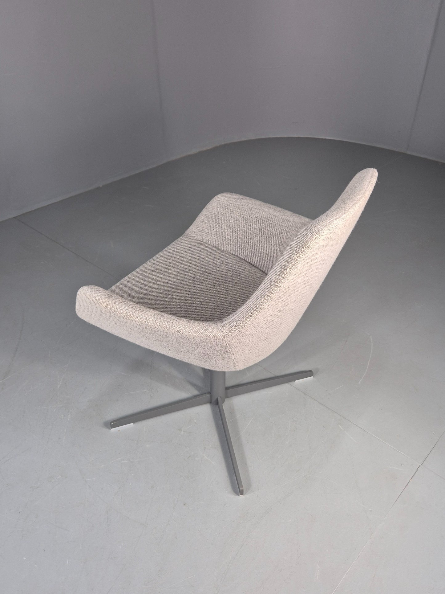 Vintage Swivel Tub Chair Hitch Mylius Modern Design Retro Cream EB12841
