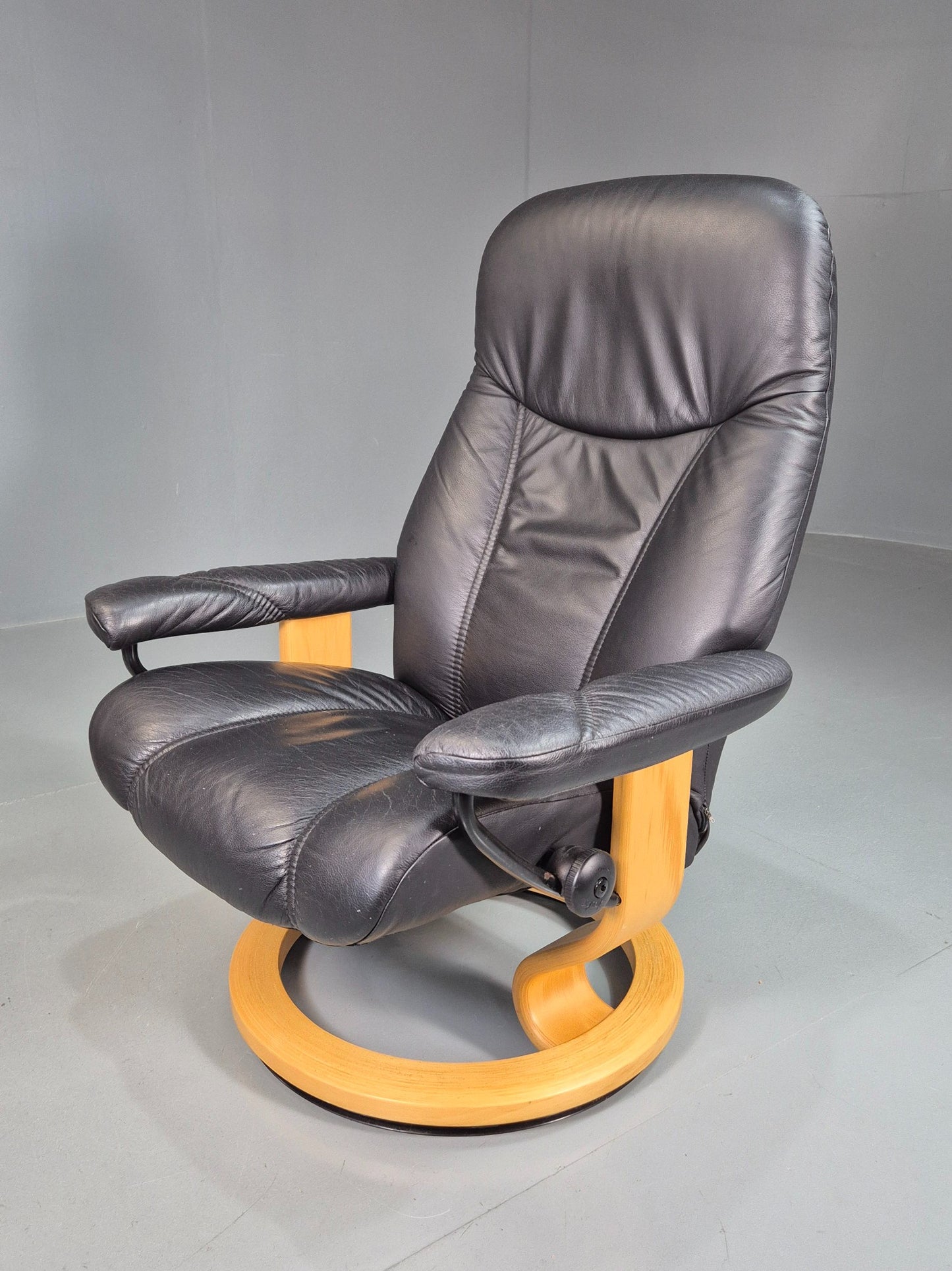 Vintage Stressless Ekornes Swivel and Recline Chair Black Leather Blonde EB07415