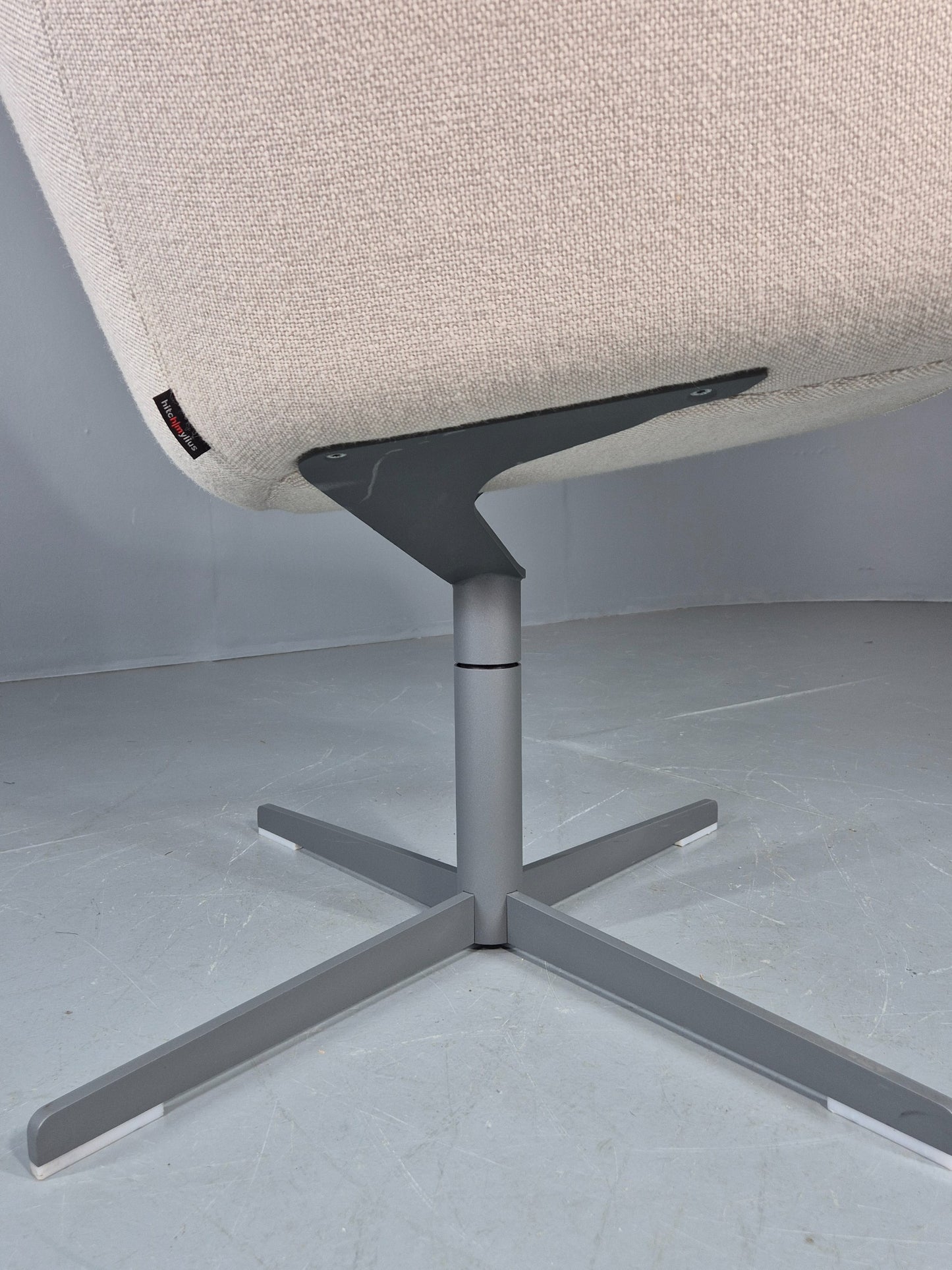 Vintage Swivel Tub Chair Hitch Mylius Modern Design Retro Cream EB12846