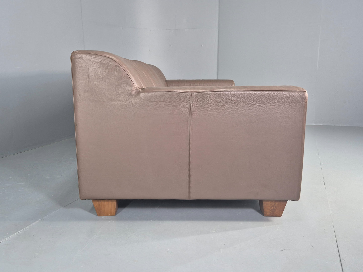 Vintage 3 seater sofa Leather Upholstery Modern Design EB12478