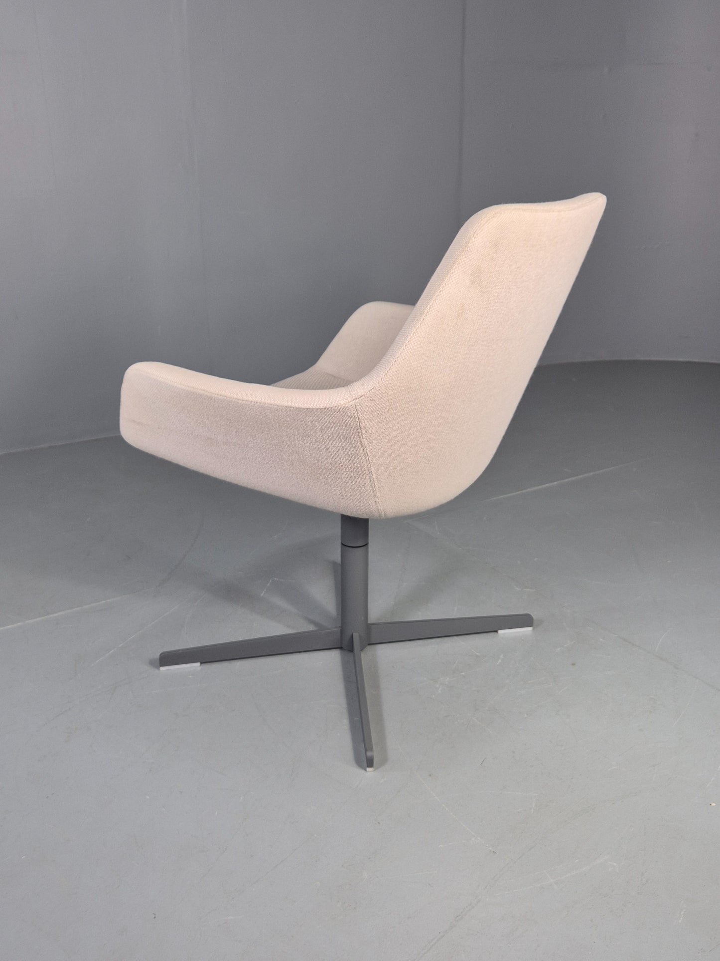 Vintage Swivel Tub Chair Hitch Mylius Modern Design Retro Cream EB12853
