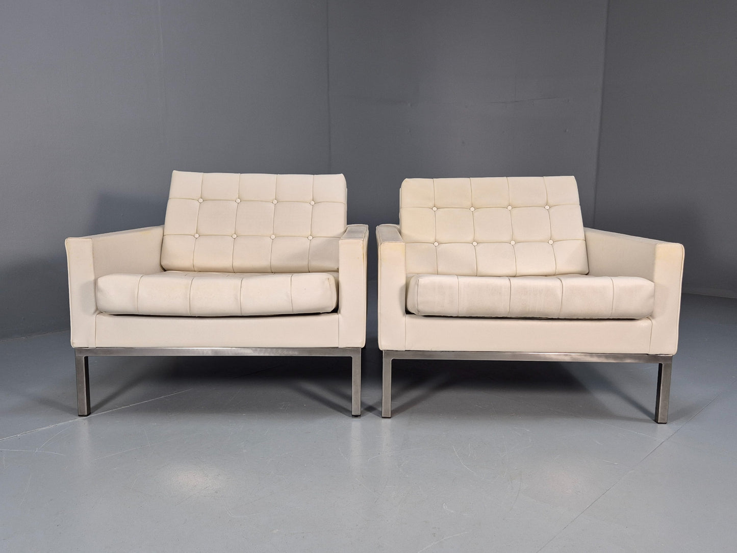2 Vintage 1960s Robin Day Club Chairs White Vinyl Mid Century Originals EB9973