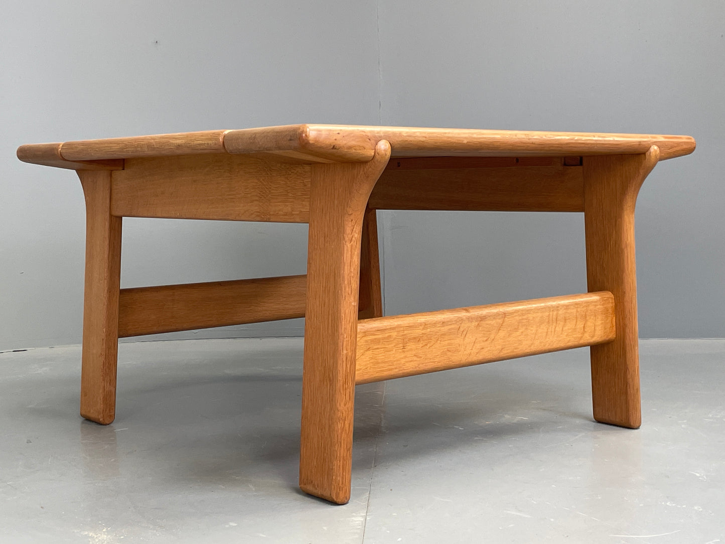 Vintage Oak Coffee Table Retro Danish Design Solid Oak Chunky EB12359