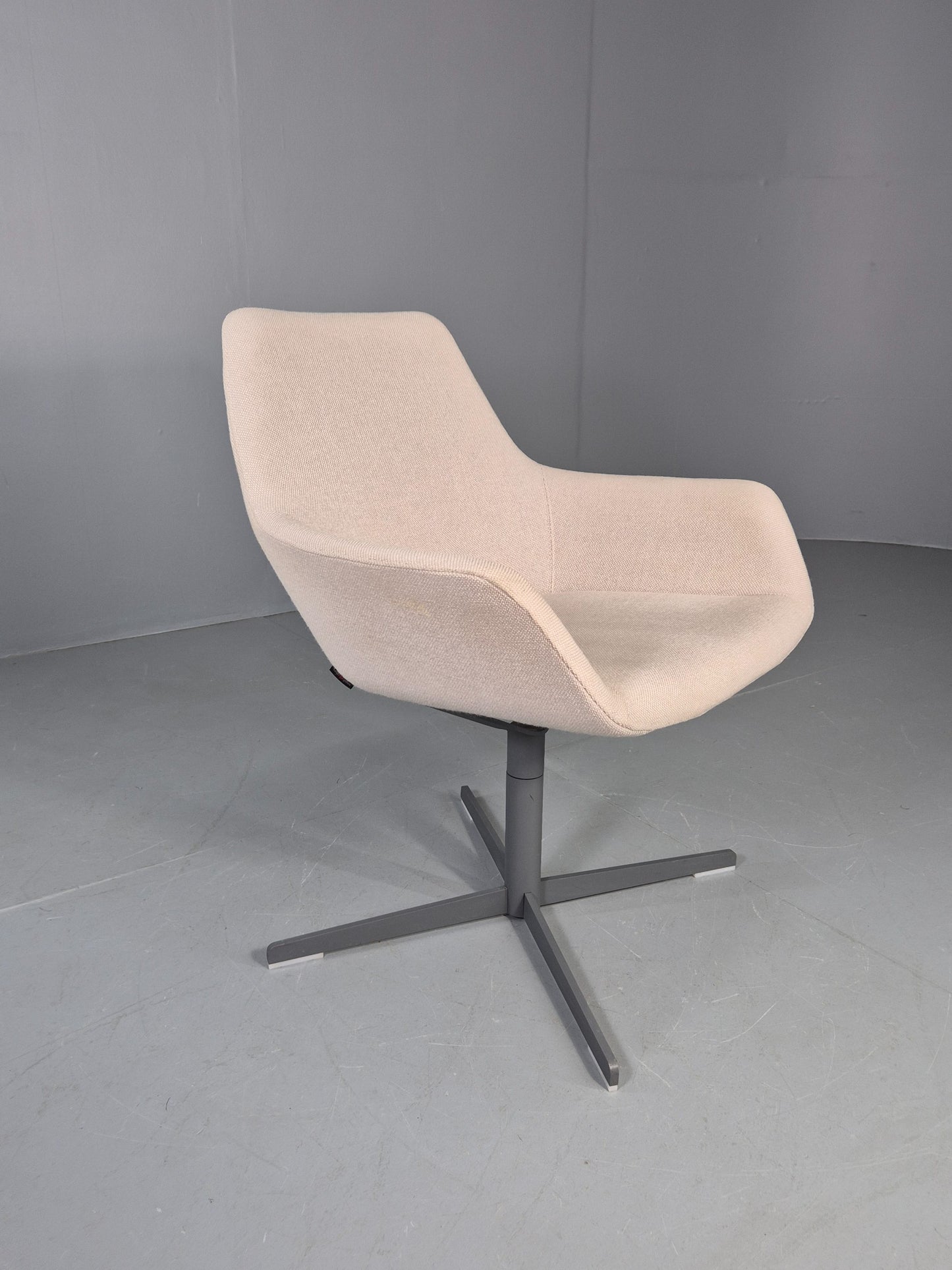 Vintage Swivel Tub Chair Hitch Mylius Modern Design Retro Cream EB12848