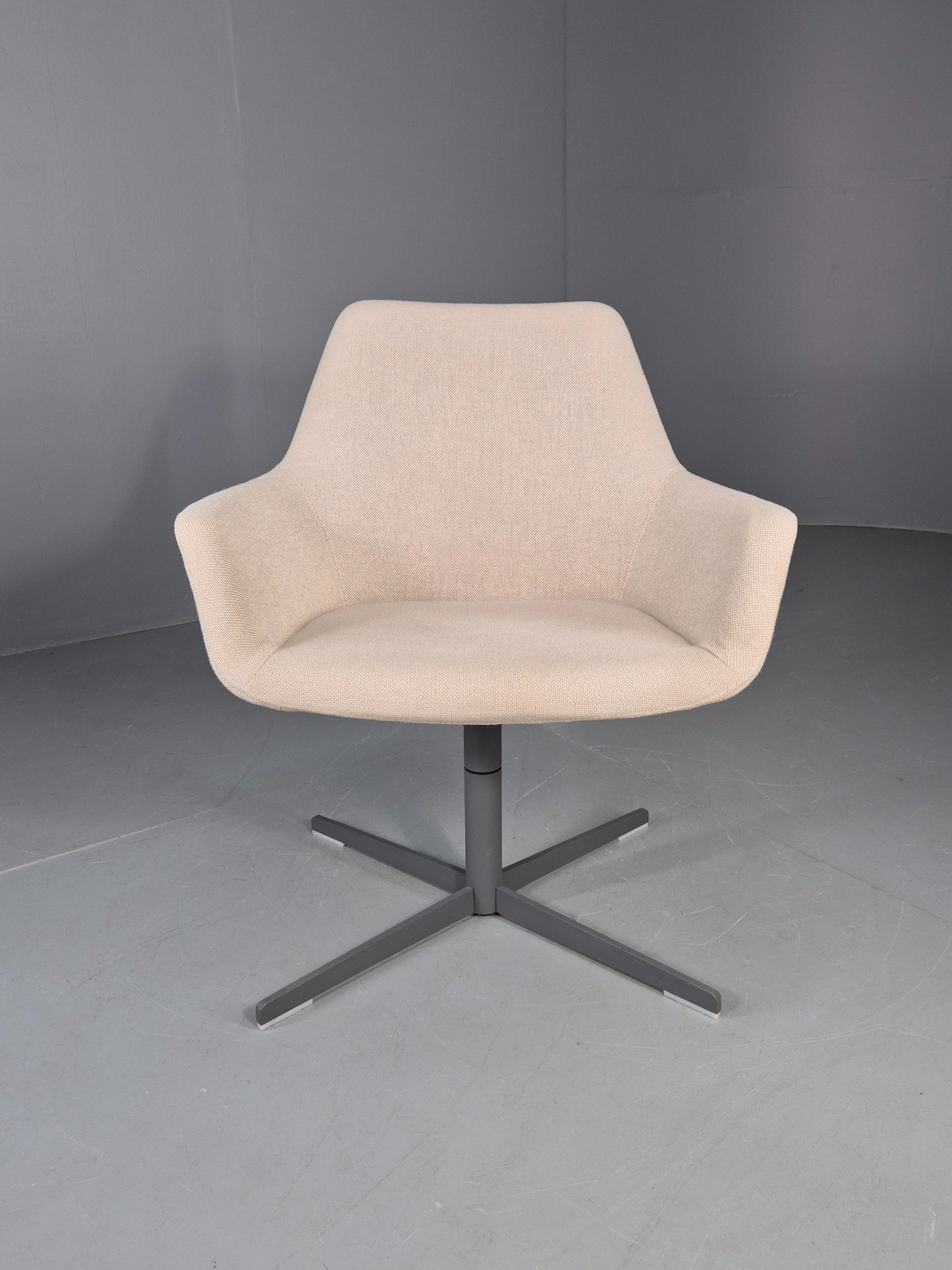 Vintage Swivel Tub Chair Hitch Mylius Modern Design Retro Cream EB12846