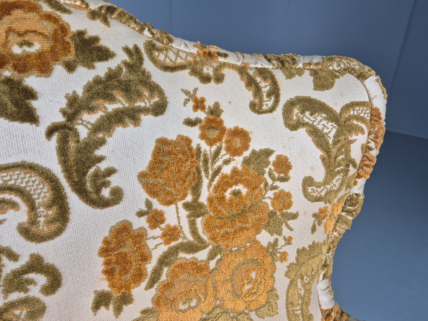 Dinky Danish 2 seat Sofa 1970s Glam Gold Floral Moquette Kitsch Retro EB12738