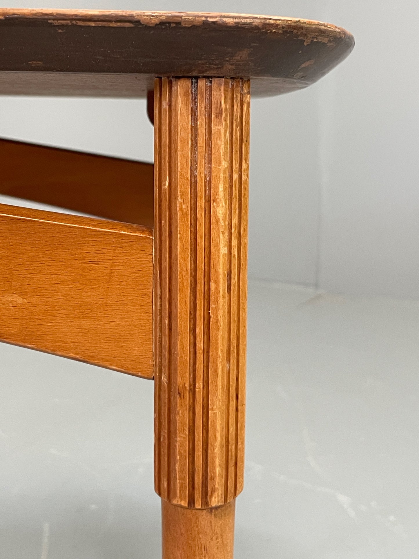 Vintage 1940s Coffee Table Swedish Flamed Mahogany Carved Legs EB11965