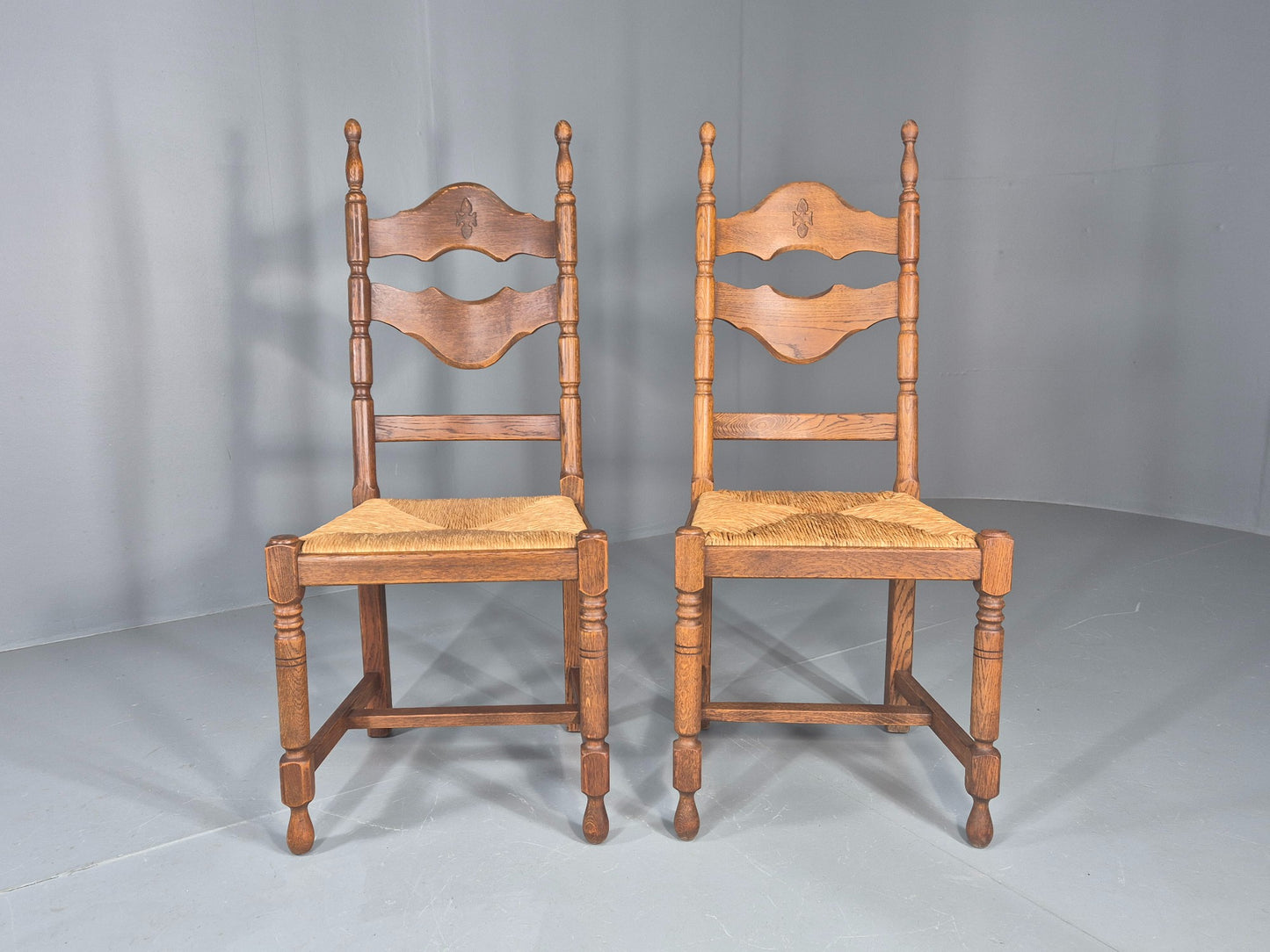 Vintage Spanish Style Country Chairs Rush Seated Oak Frames EB11951