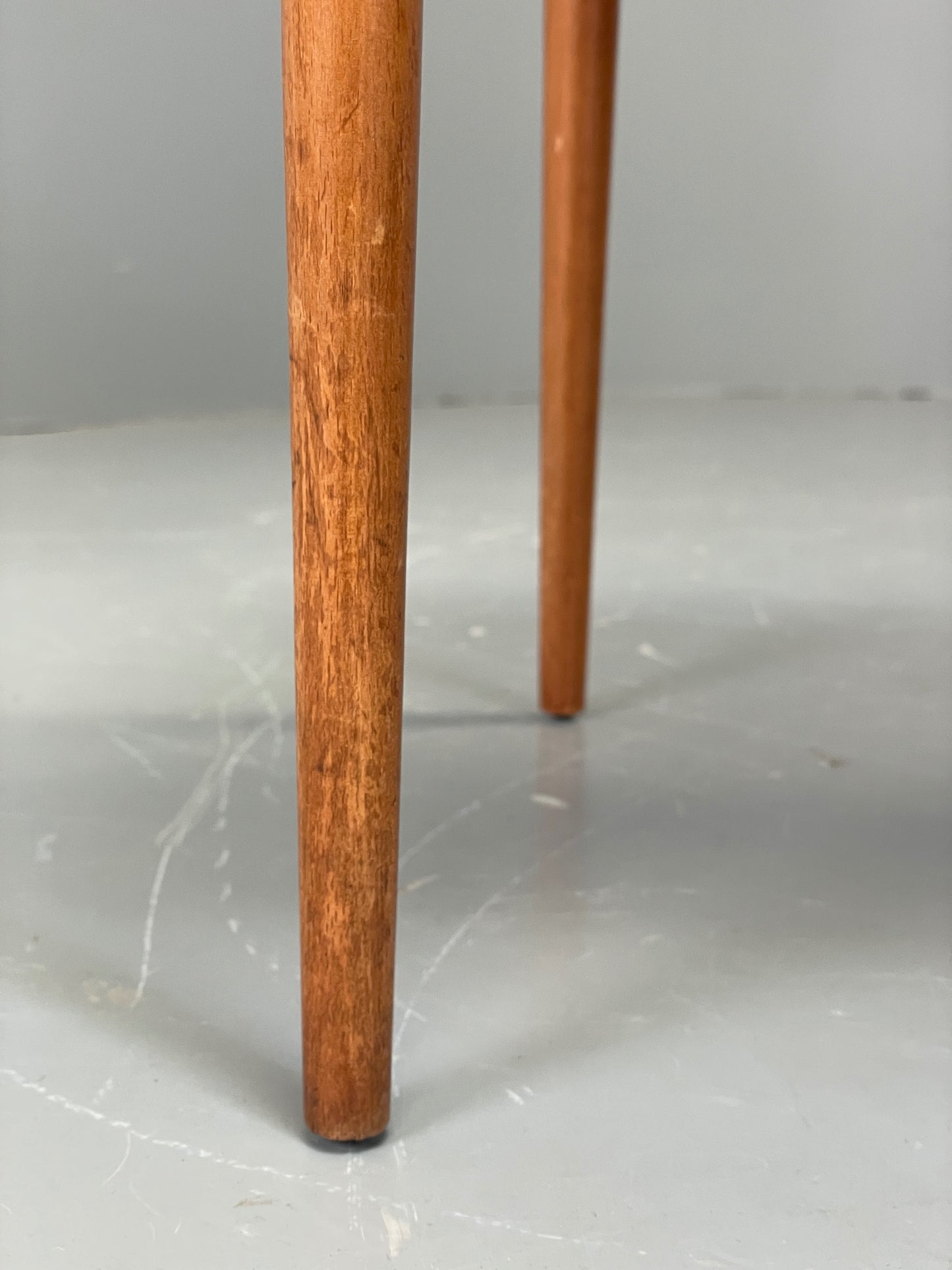 Vintage 1940s Coffee Table Swedish Flamed Mahogany Carved Legs EB11965