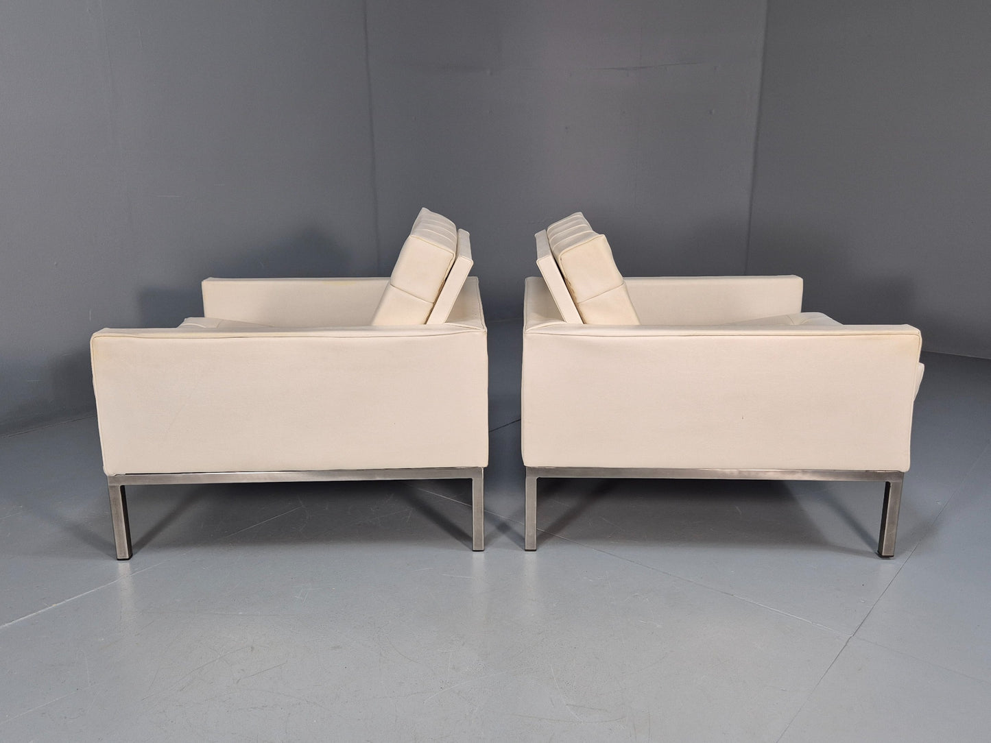 2 Vintage 1960s Robin Day Club Chairs White Vinyl Mid Century Originals EB9973