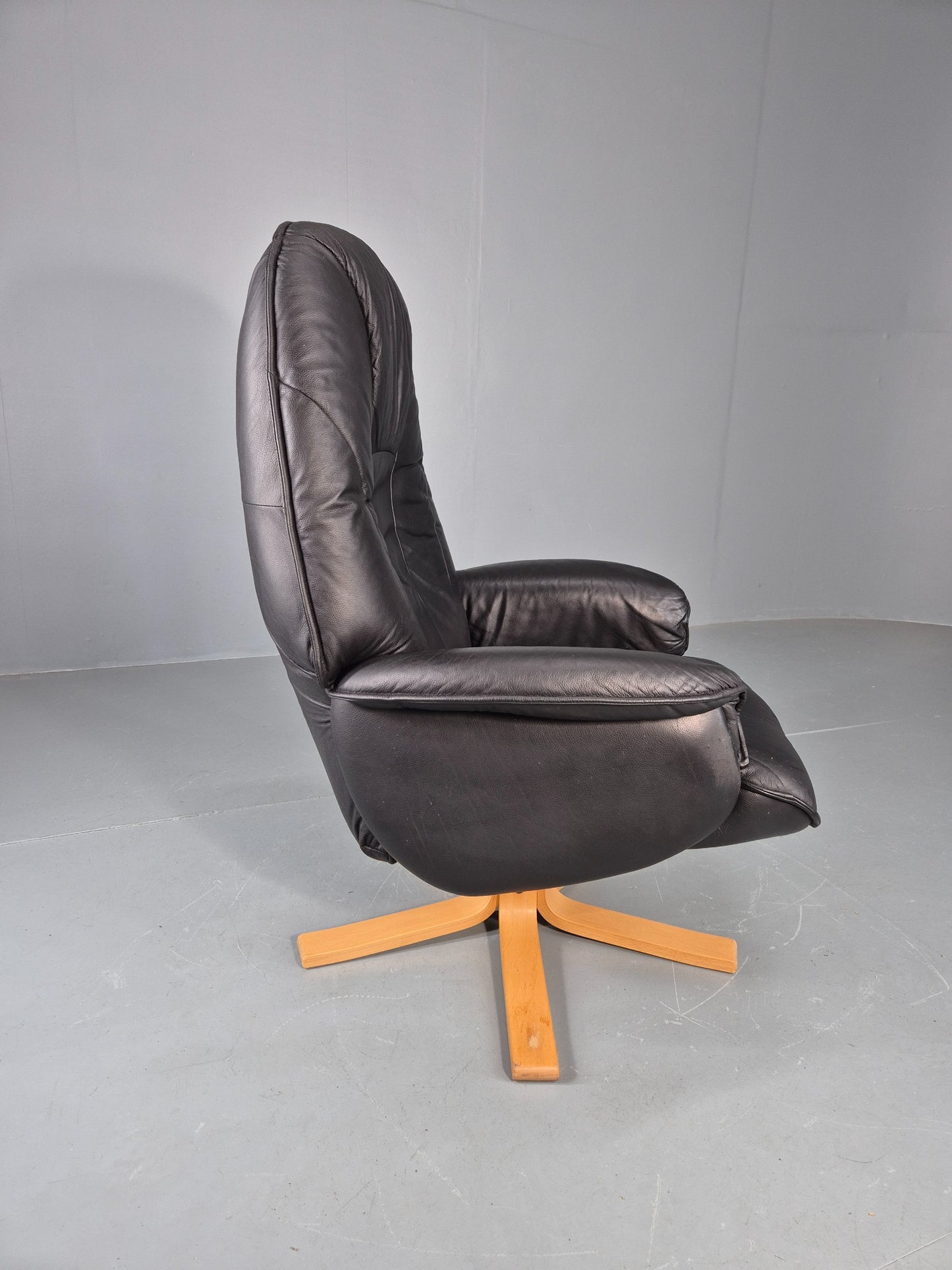 Vintage Leather Swivel Recline Armchair Black 1980s Design Retro EB12313