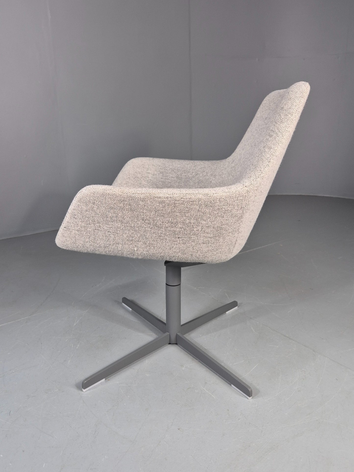 Vintage Swivel Tub Chair Hitch Mylius Modern Design Retro Cream EB12841