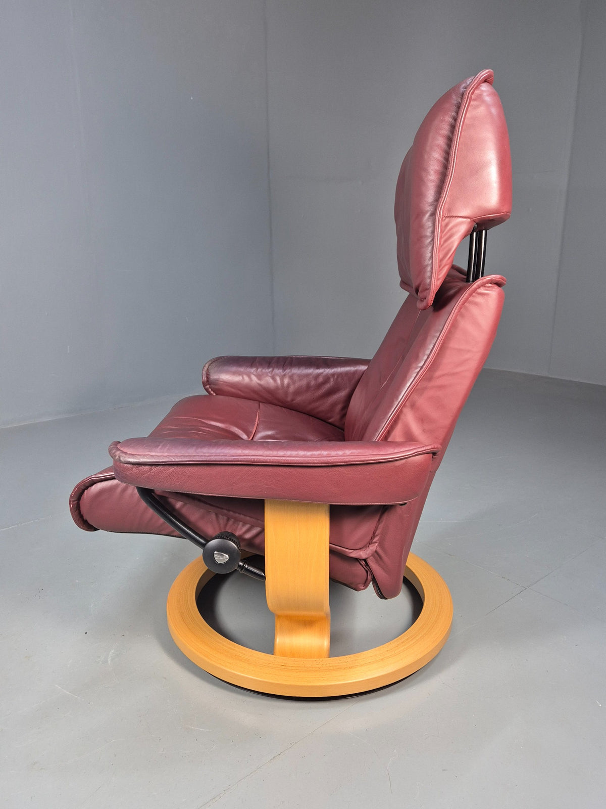 Vintage Ekornes Stressless Swivel Recline Chair Leather Bentwood EB8491