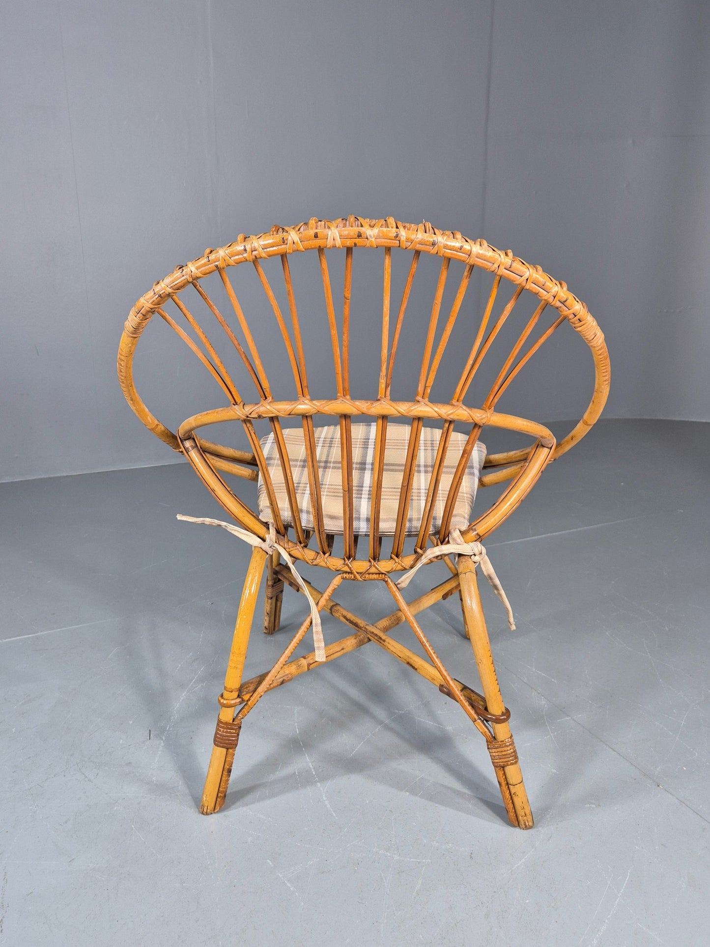 Vintage 1960s Cane Circle Tub Chair Tartan Cushion Retro EB10635