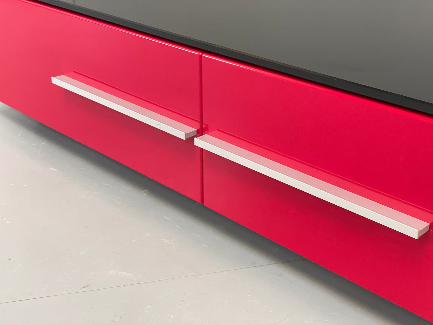 Modern Low TV Unit Glass Top Red Black Aluminium Handles Drawers EB12878