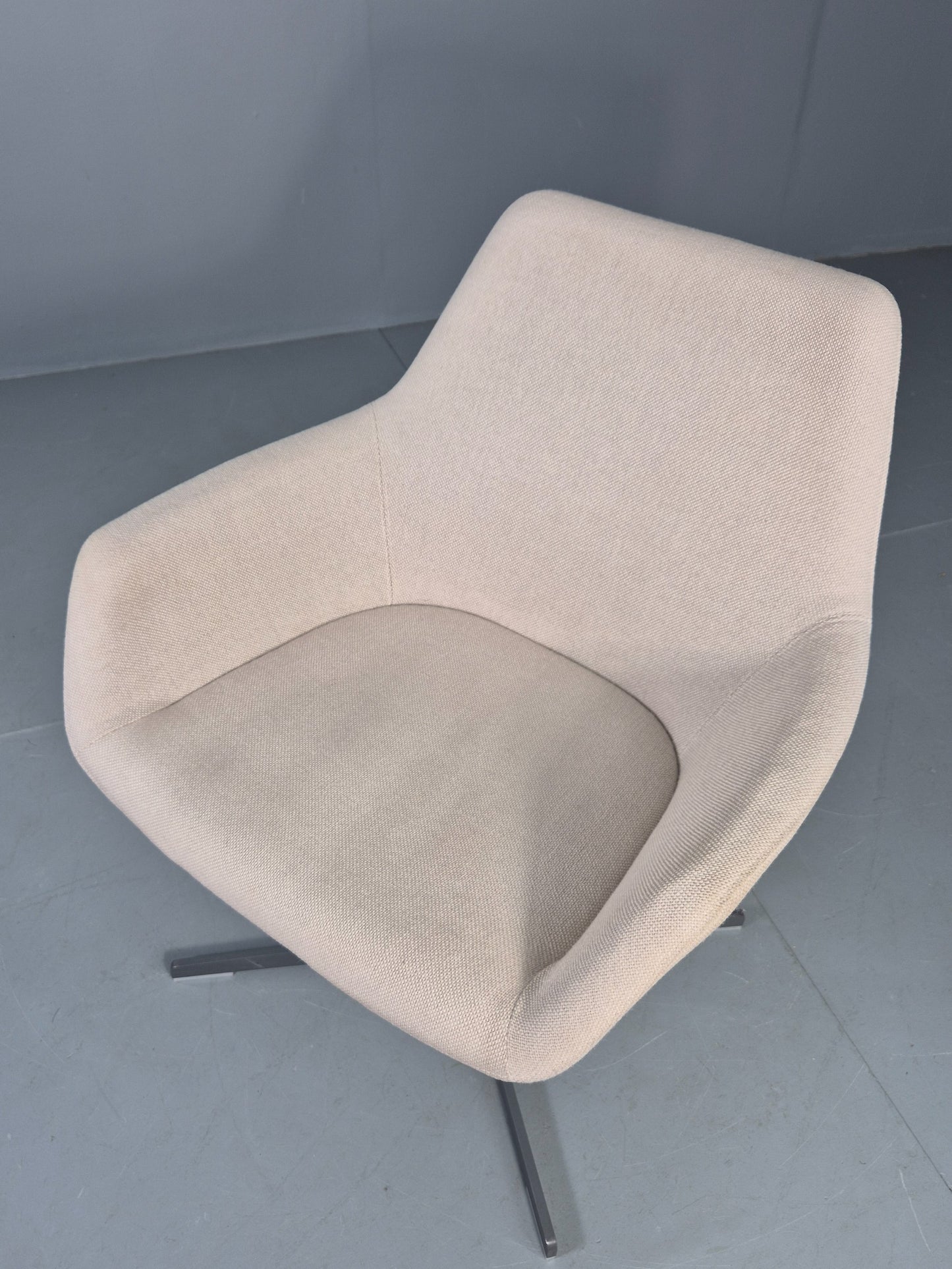 Vintage Swivel Tub Chair Hitch Mylius Modern Design Retro Cream EB12848