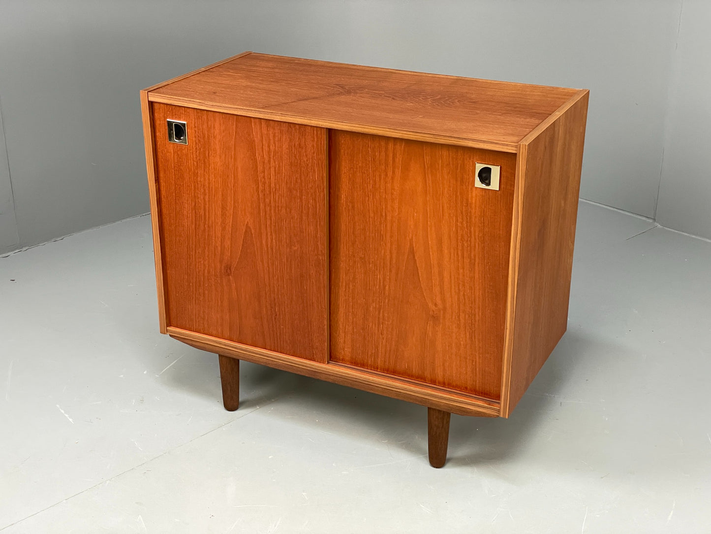 Vintage 1970s Teak Cabinet Sliding Doors Retro Handles Shelving EB11503