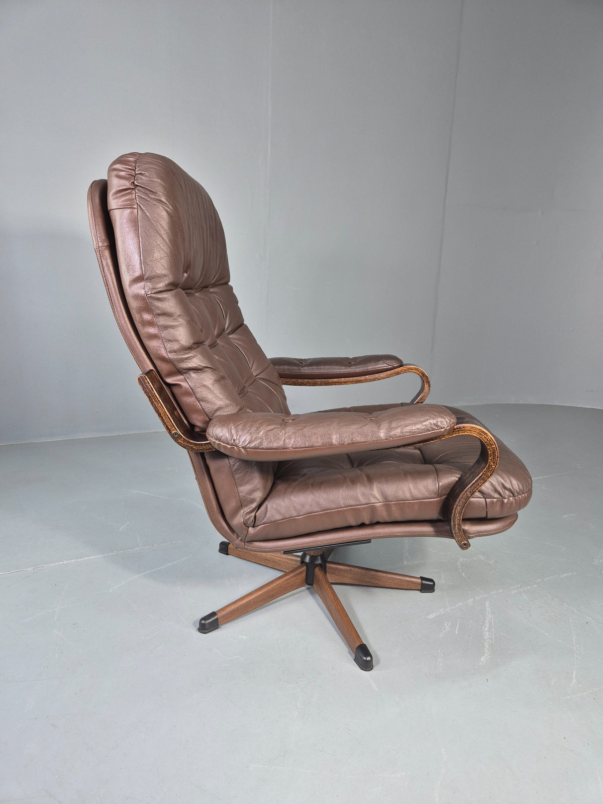 Vintage Danish Leather Swivel Based Lounge Chair 80s Retro Mid Century EB13086