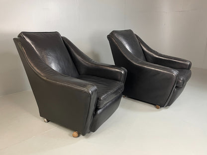 2 Vintage Mid Century Club Chairs Black Leather 1960s Retro EB04799