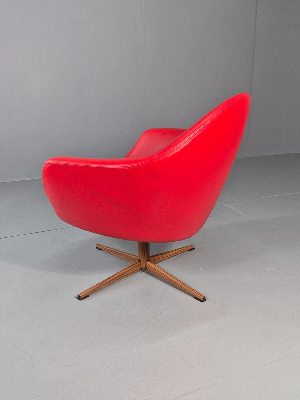 Vintage 1960s Swivel Chair Red Vinyl Grey Cushion Mid Century EB11076 MSWI