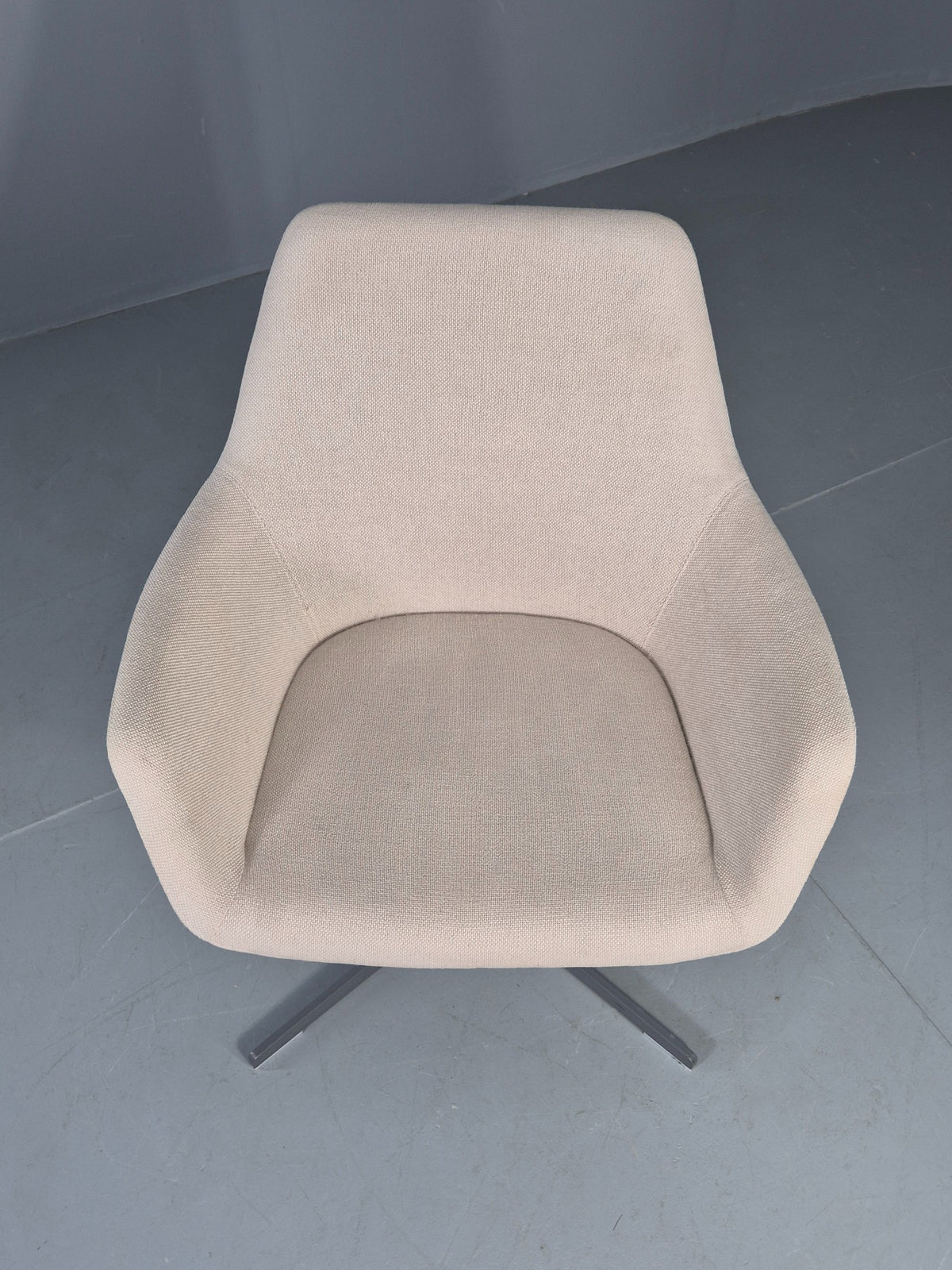 Vintage Swivel Tub Chair Hitch Mylius Modern Design Retro Cream EB12853