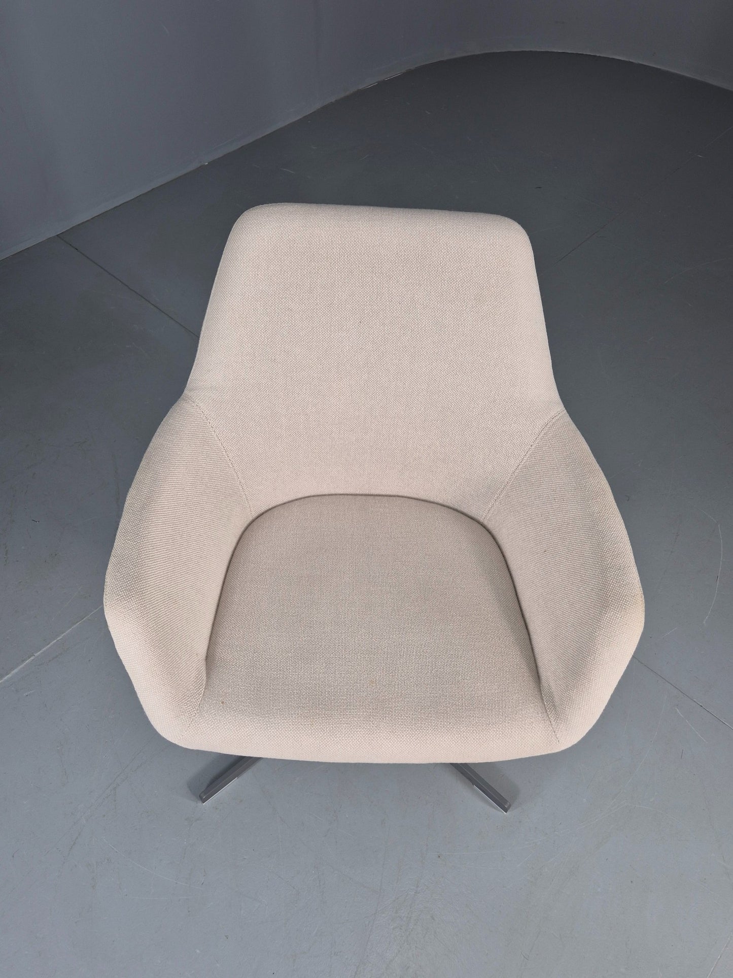 Vintage Swivel Tub Chair Hitch Mylius Modern Design Retro Cream EB12849