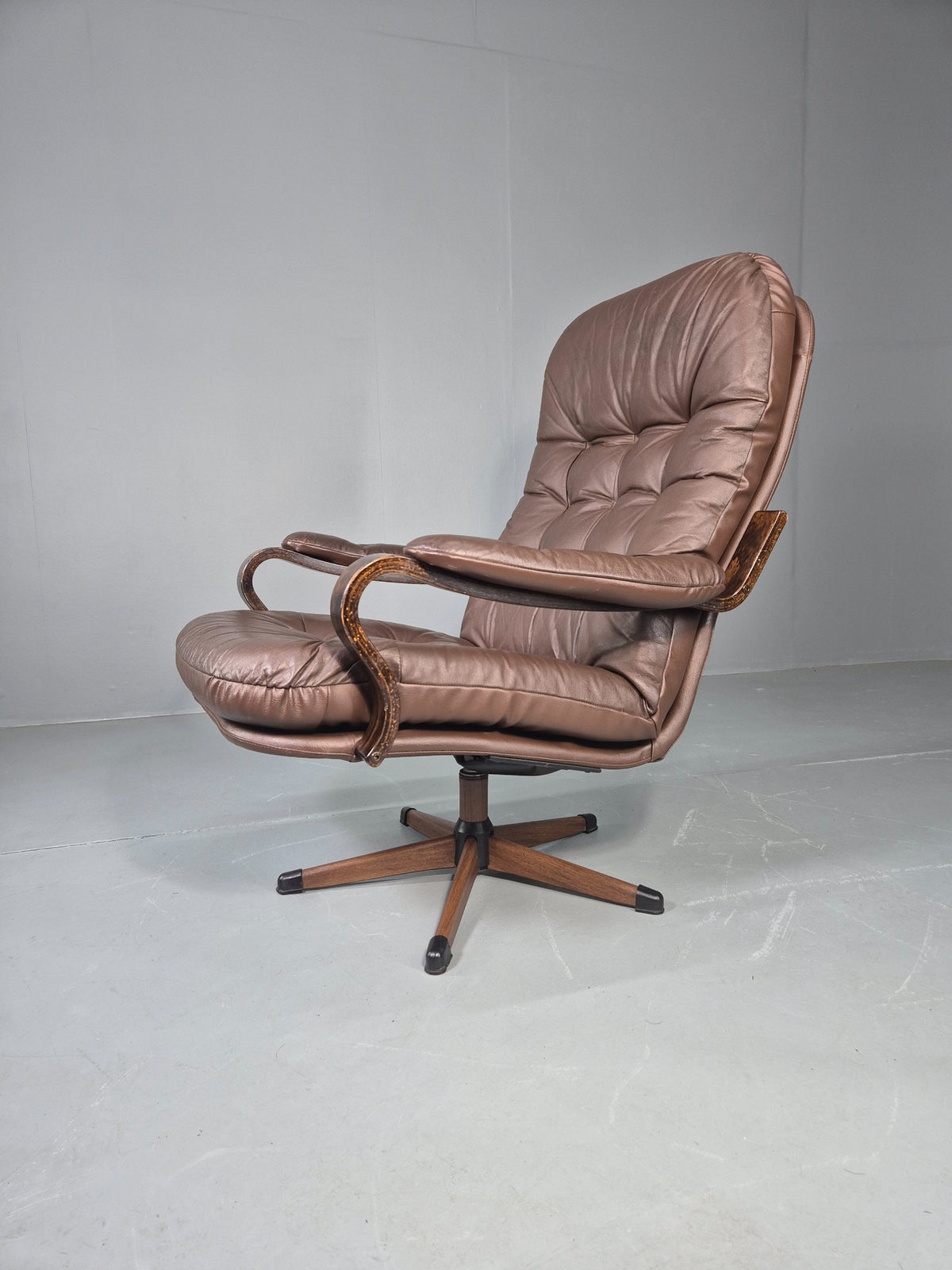 Vintage Danish Leather Swivel Based Lounge Chair 80s Retro Mid Century EB13086