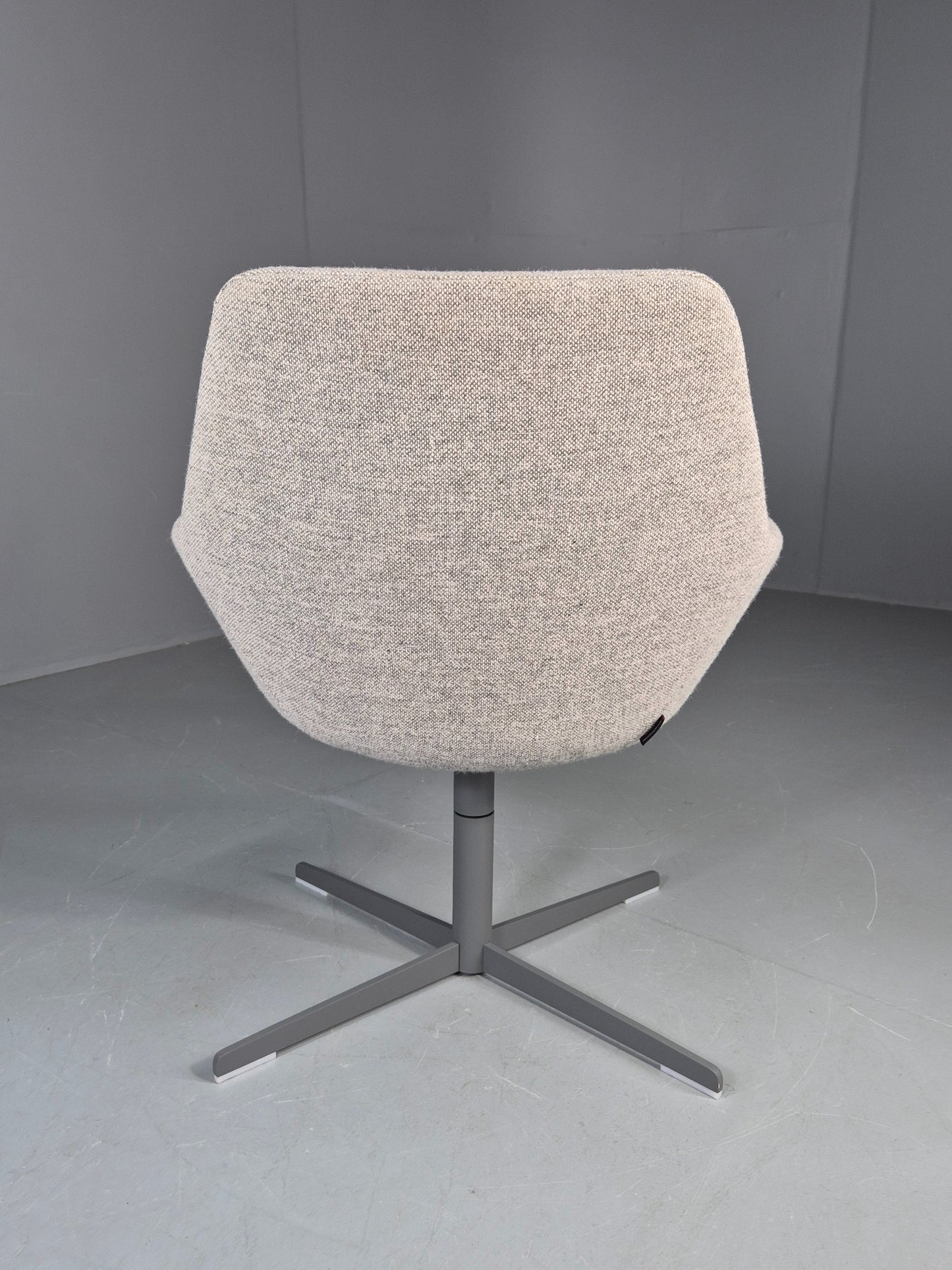 Vintage Swivel Tub Chair Hitch Mylius Modern Design Retro Cream EB12841